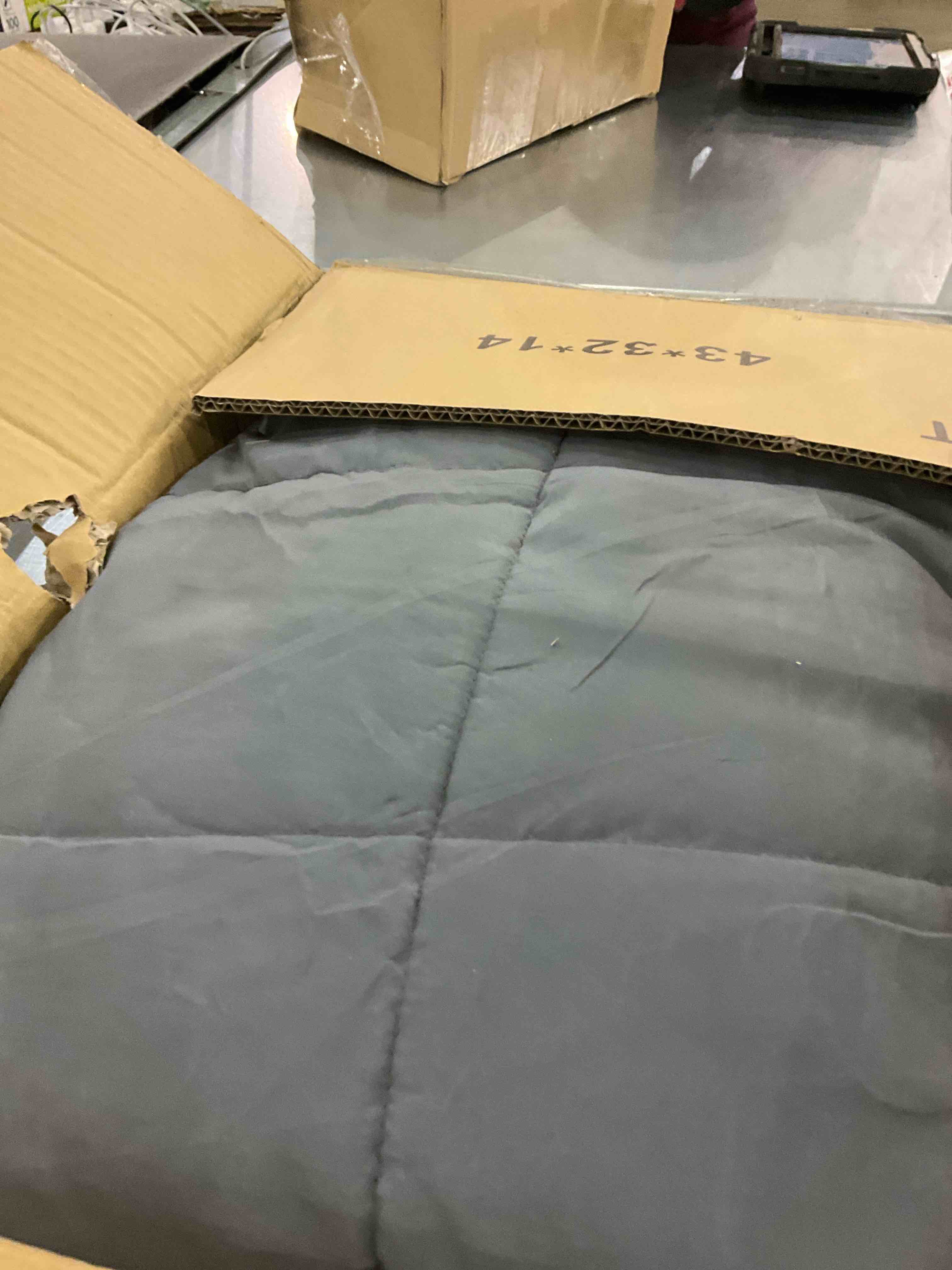 https://s3.amazonaws.com/lotting-images-prod/BargainHunt/EXS01043138_1708694438154.jpeg