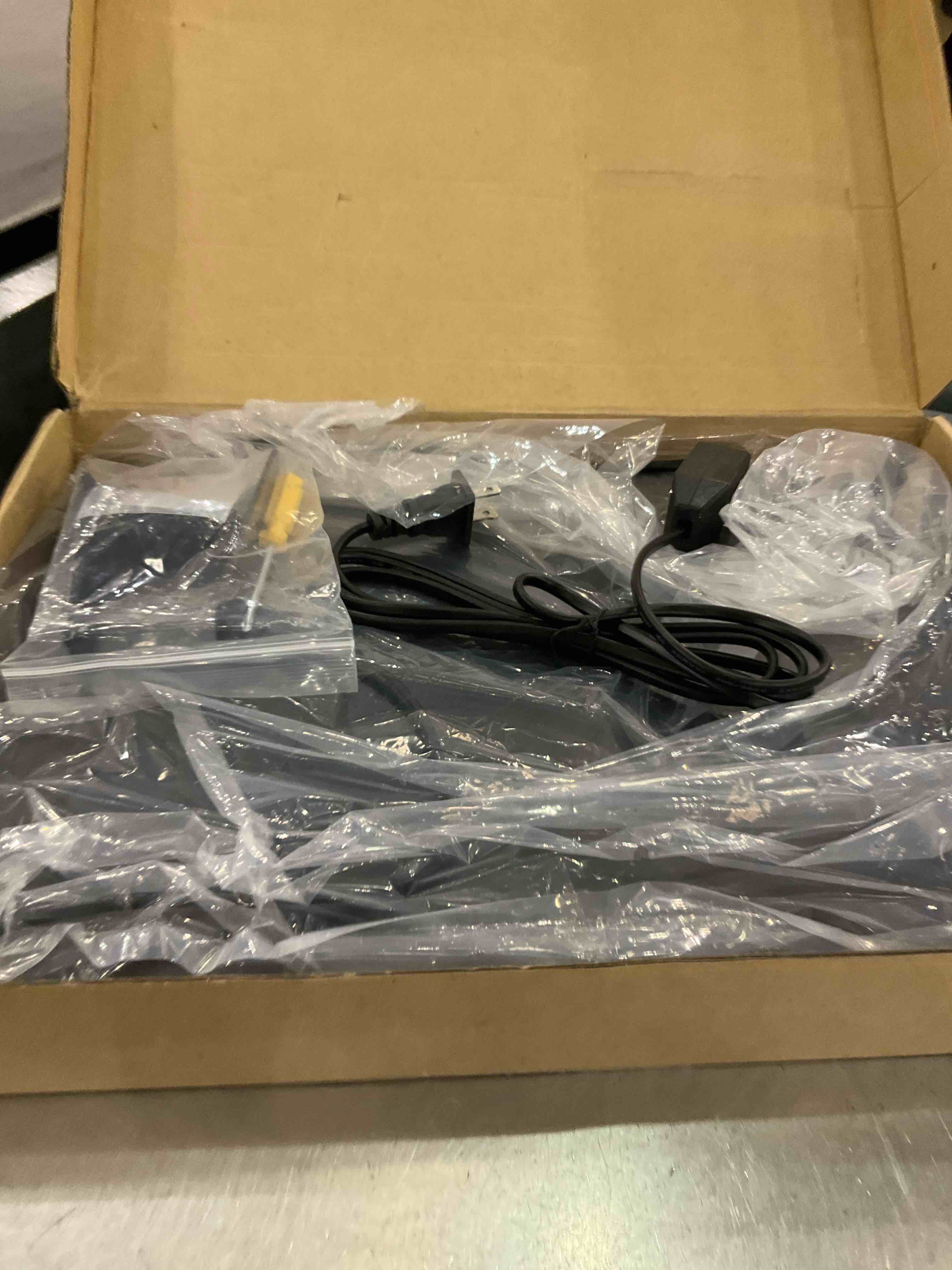 https://s3.amazonaws.com/lotting-images-prod/BargainHunt/EXS01043177_1708700451417.jpeg
