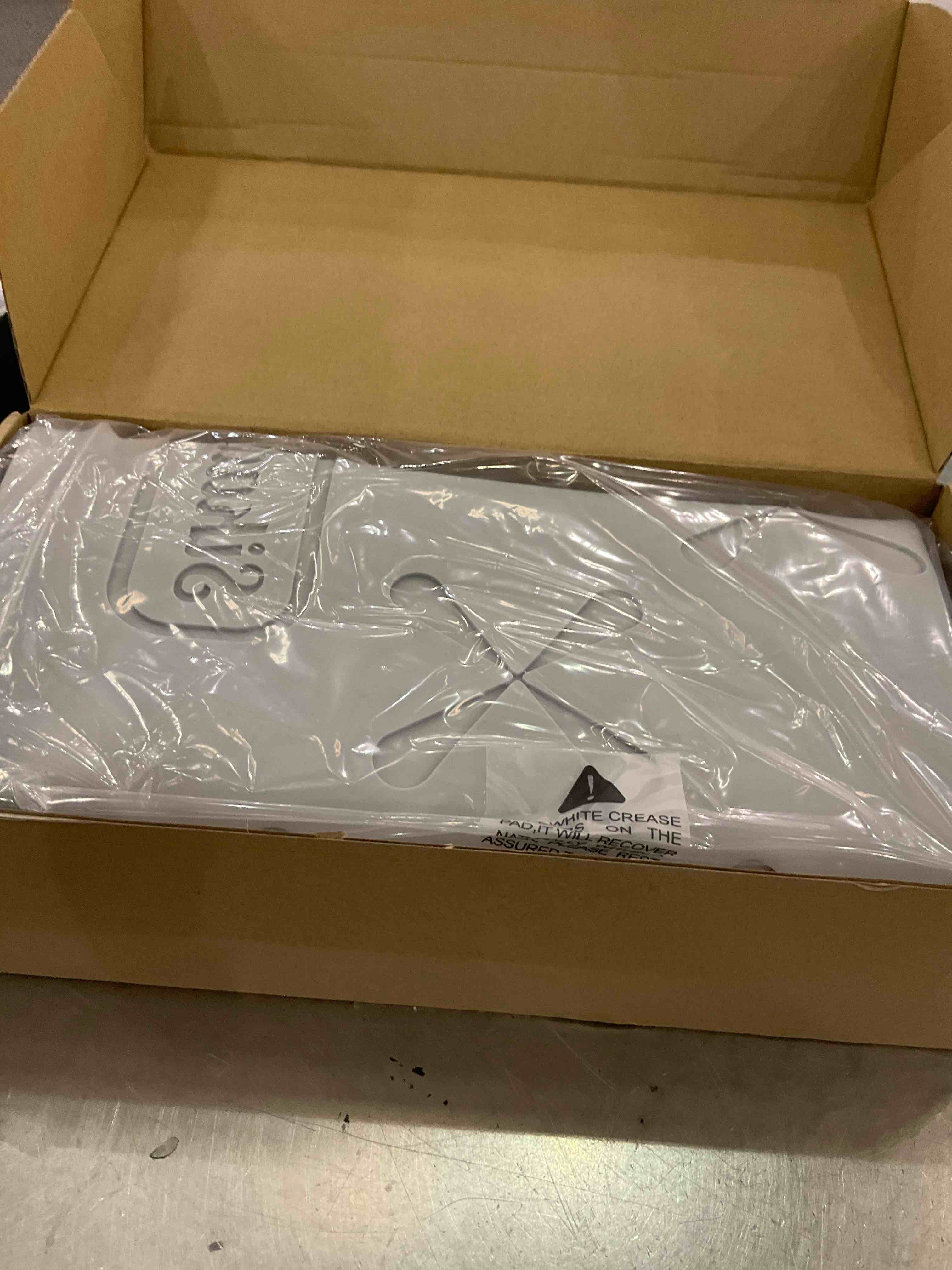 https://s3.amazonaws.com/lotting-images-prod/BargainHunt/EXS01043181_1708700838987.jpeg