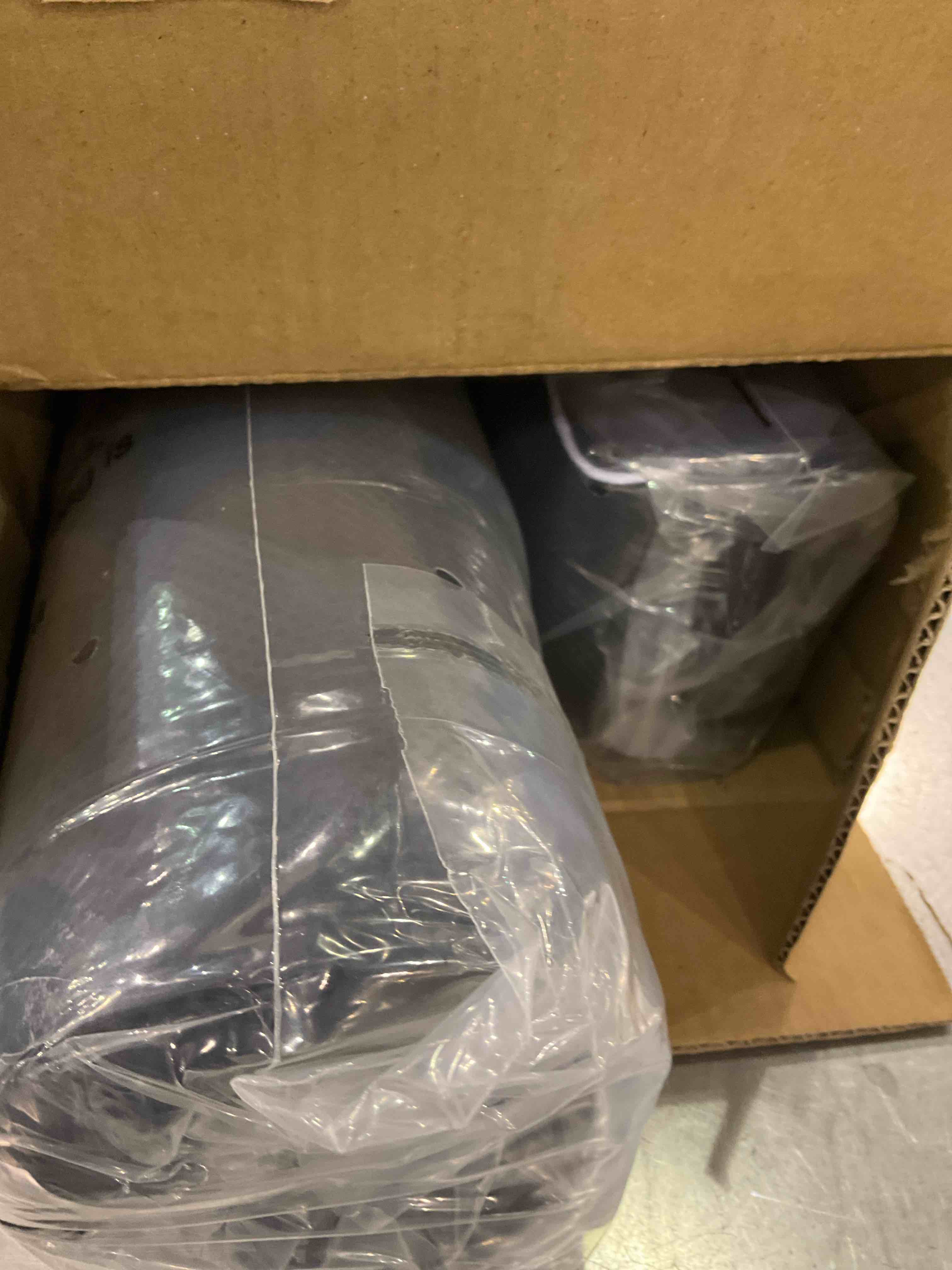 https://s3.amazonaws.com/lotting-images-prod/BargainHunt/EXS01043294_1708951803162.jpeg