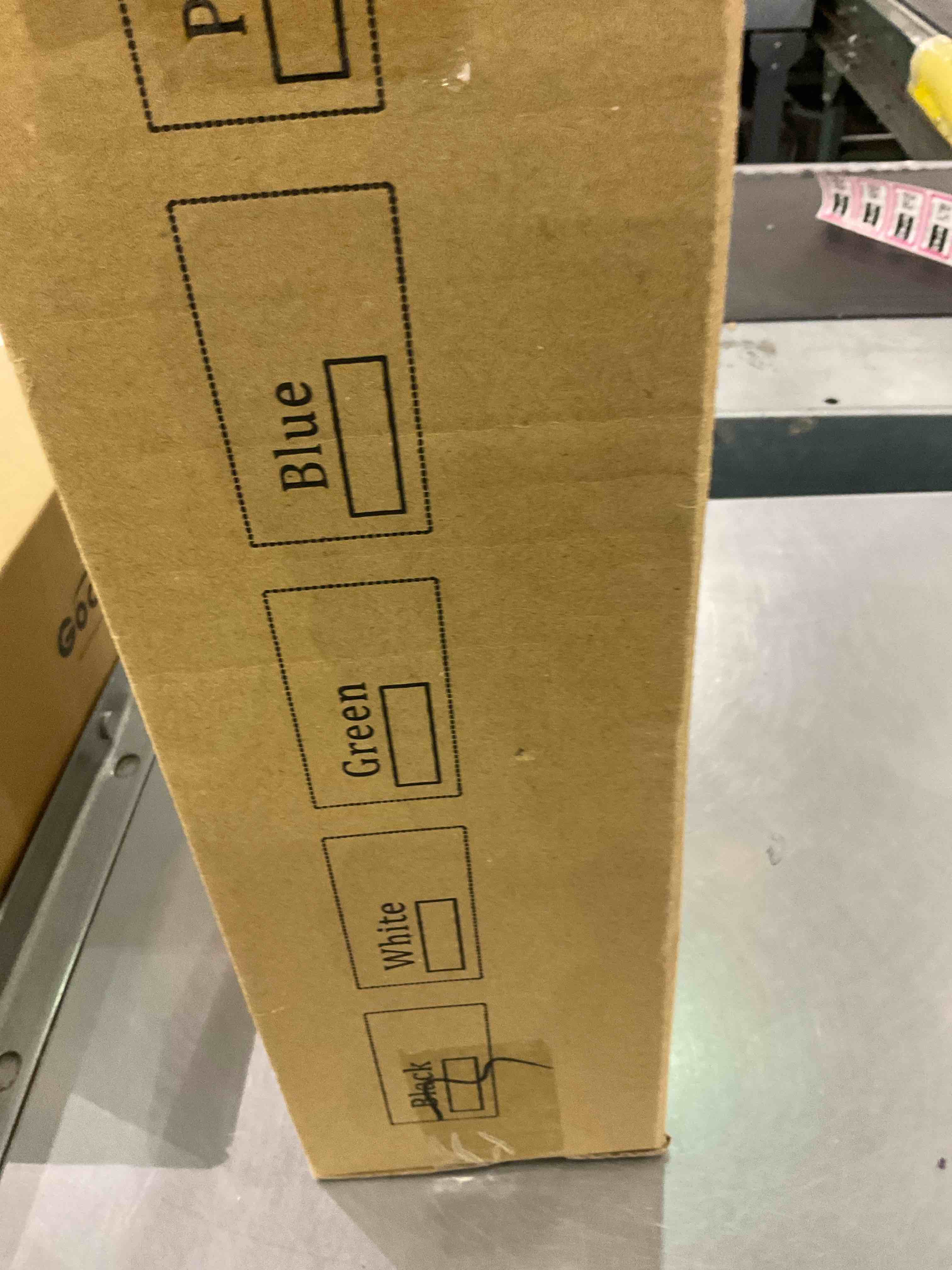 https://s3.amazonaws.com/lotting-images-prod/BargainHunt/EXS01043739_1709914879695.jpeg