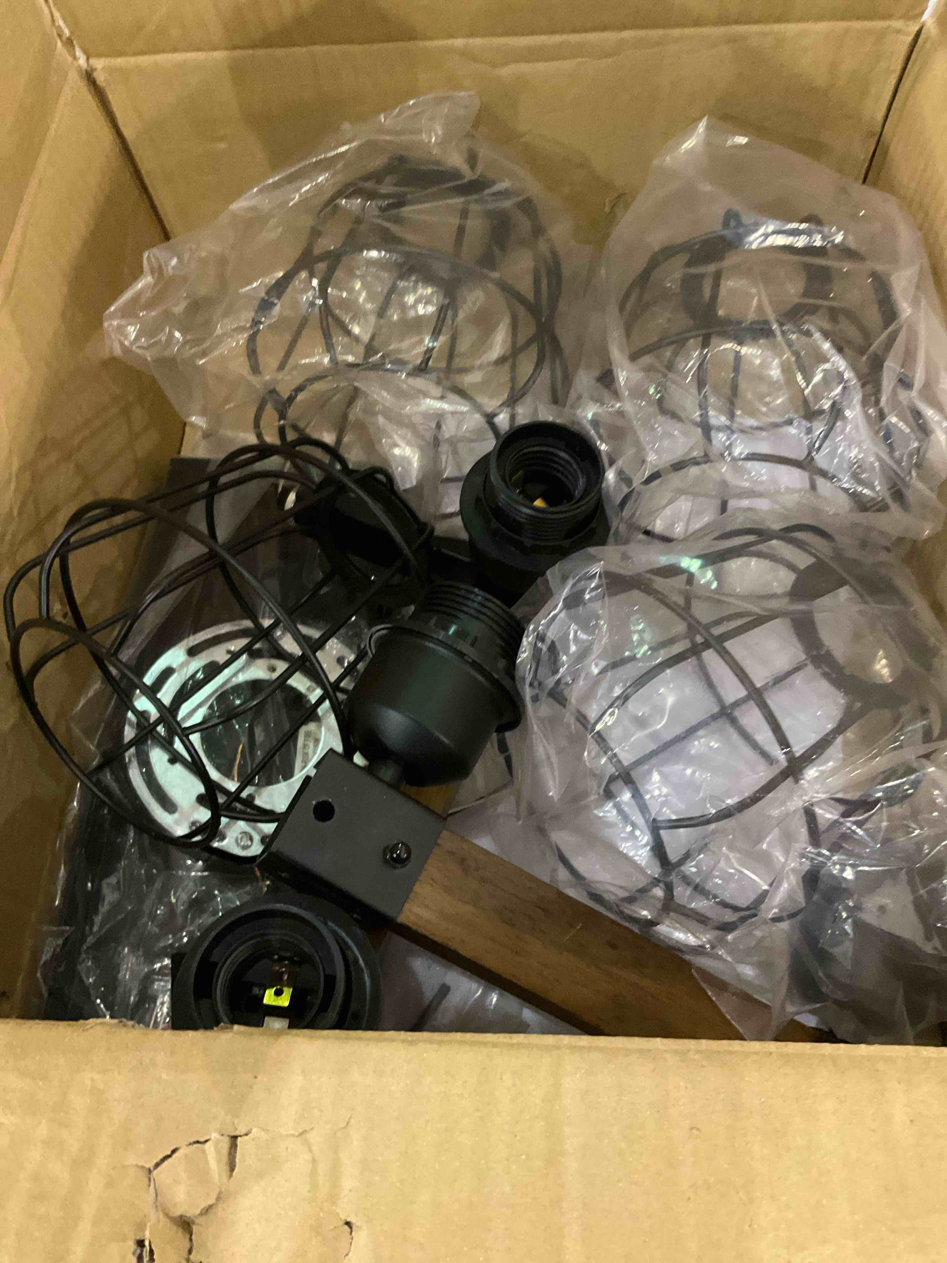 https://s3.amazonaws.com/lotting-images-prod/BargainHunt/EXS01043869_1710246506848.jpeg