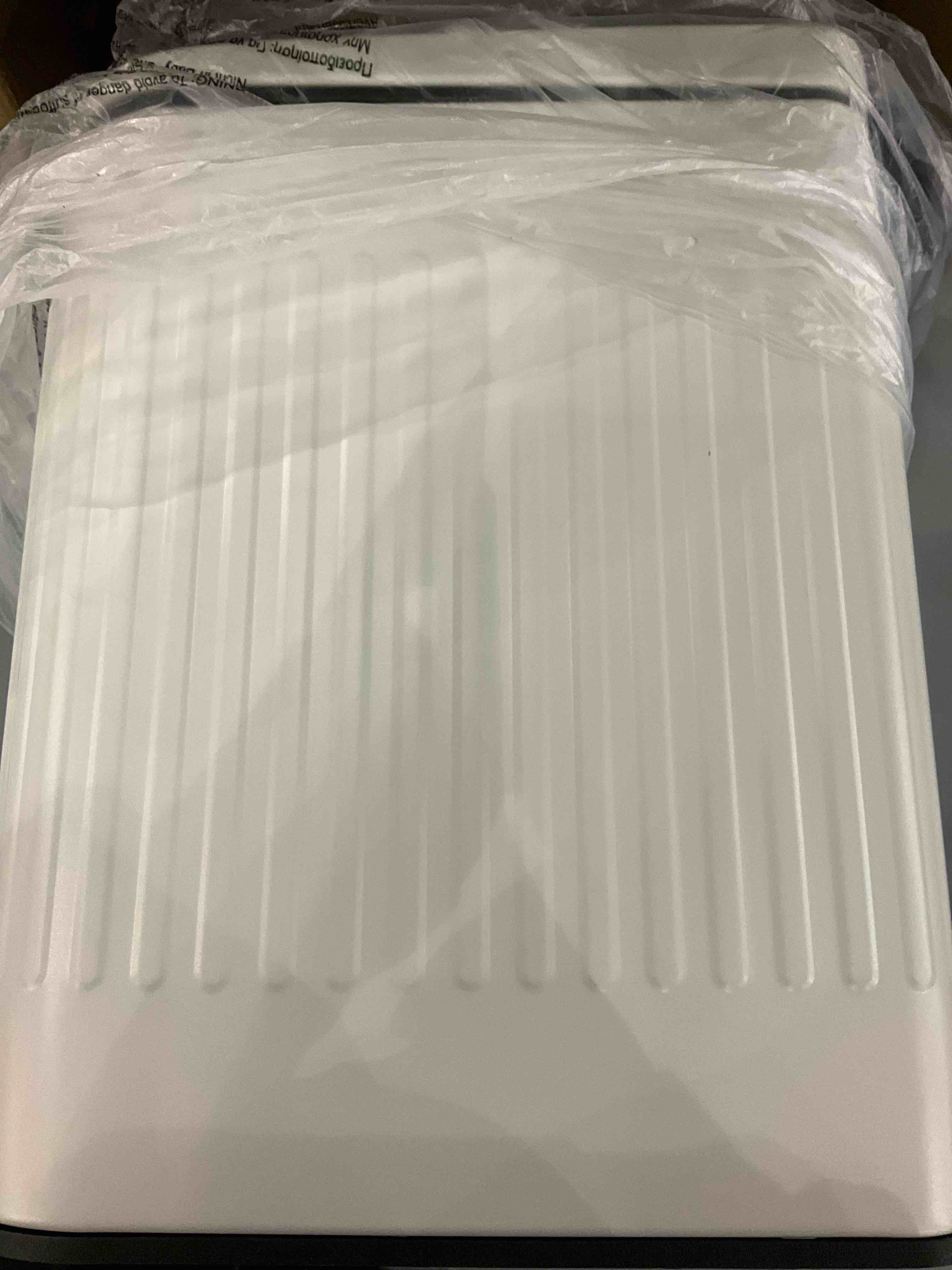 https://s3.amazonaws.com/lotting-images-prod/BargainHunt/EXS01044036_1707481048654.jpeg