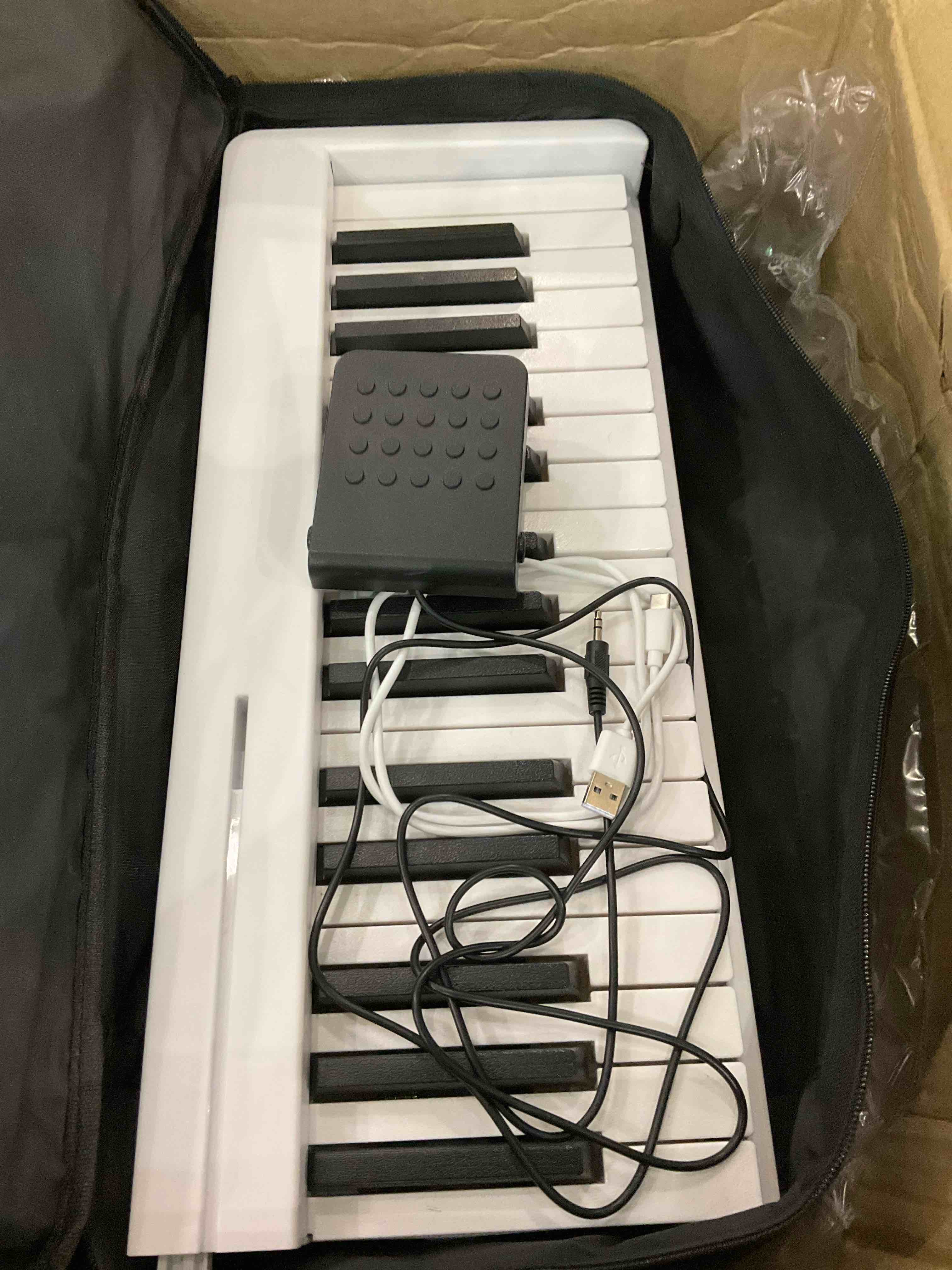 https://s3.amazonaws.com/lotting-images-prod/BargainHunt/EXS01044113_1707491543156.jpeg