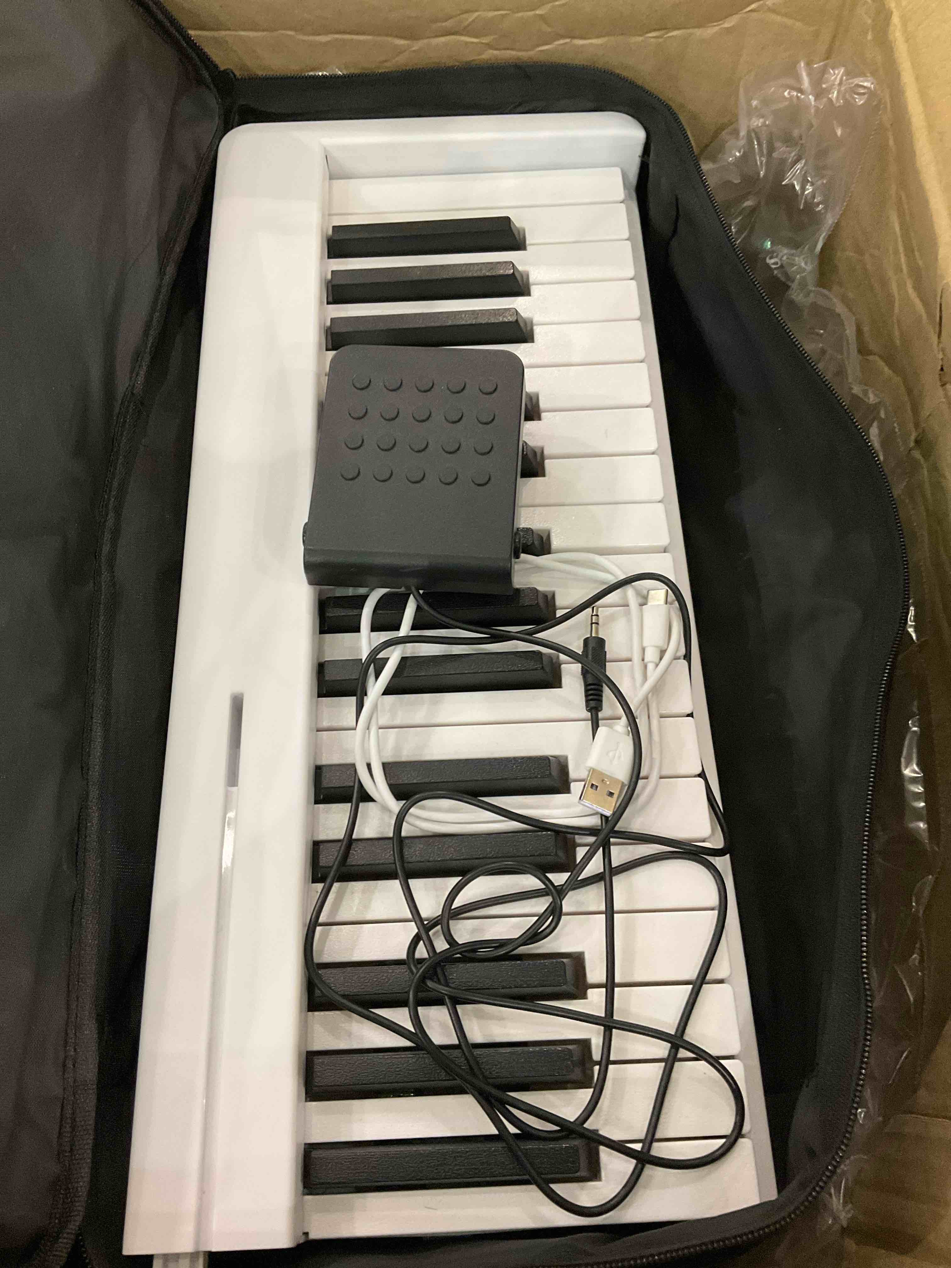 https://s3.amazonaws.com/lotting-images-prod/BargainHunt/EXS01044113_1707491544131.jpeg
