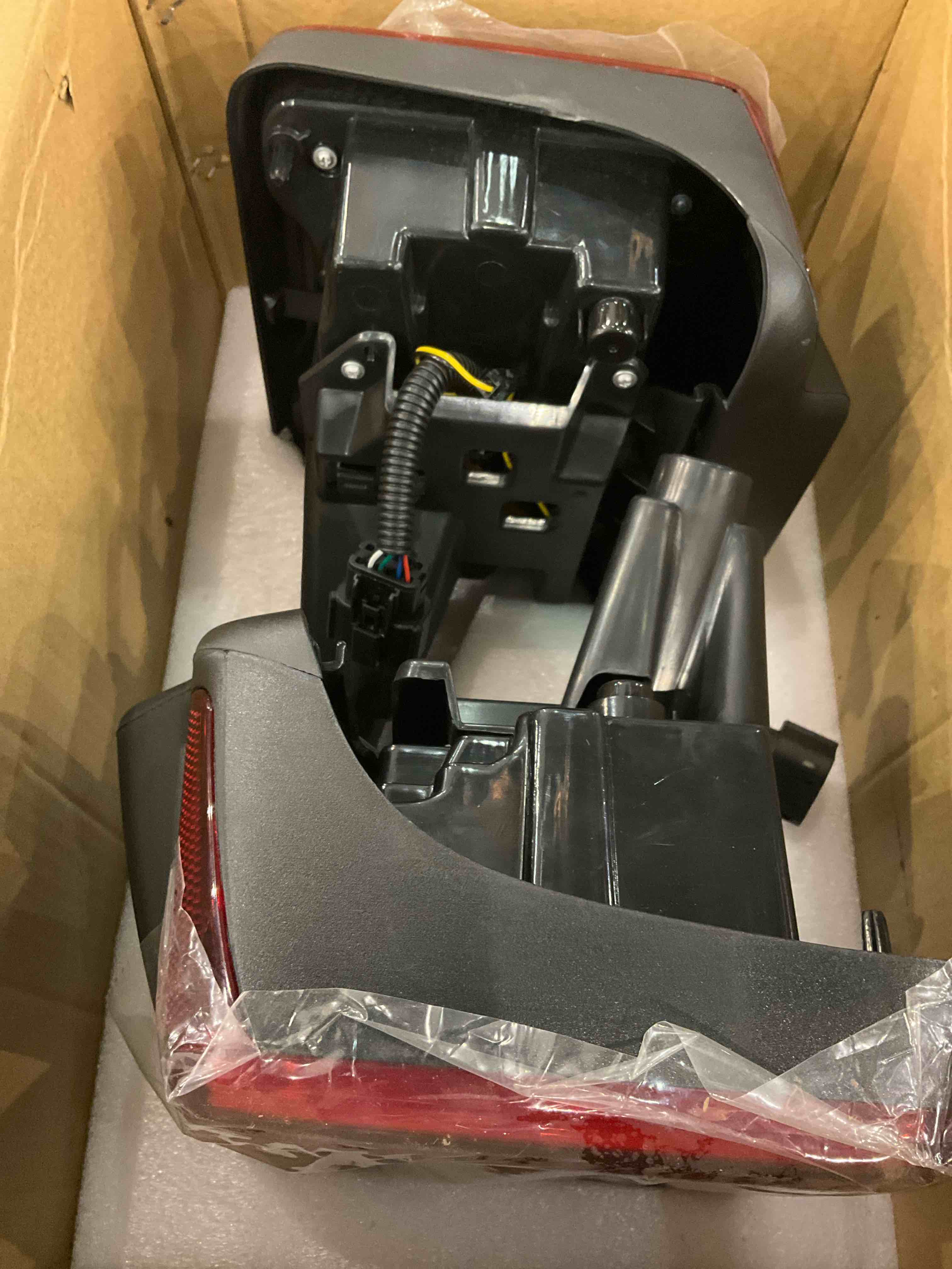https://s3.amazonaws.com/lotting-images-prod/BargainHunt/EXS01044395_1707917604840.jpeg