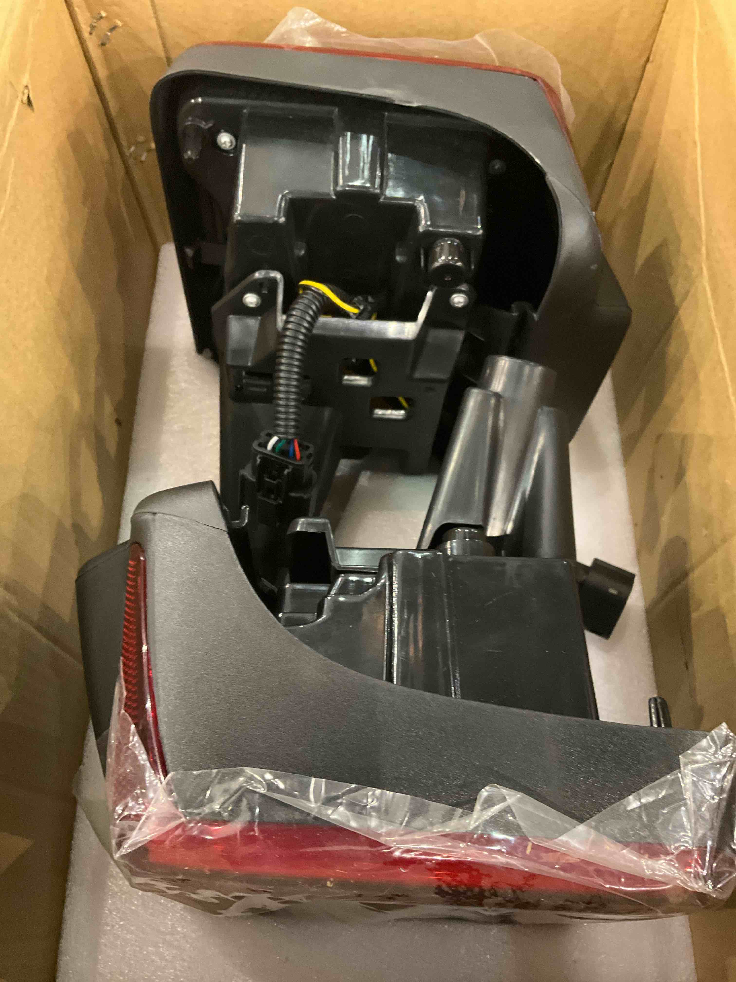 https://s3.amazonaws.com/lotting-images-prod/BargainHunt/EXS01044395_1707917605812.jpeg
