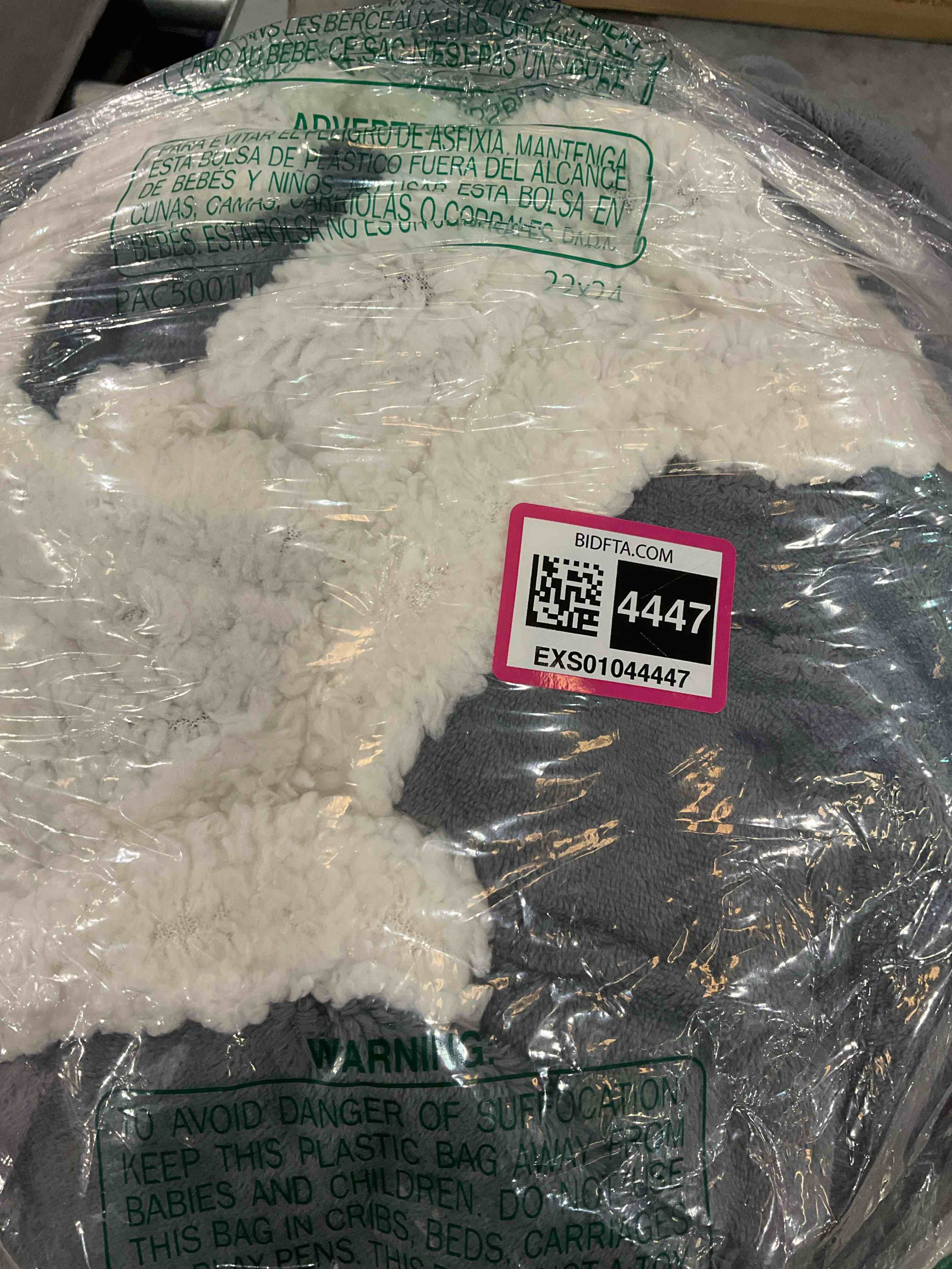 https://s3.amazonaws.com/lotting-images-prod/BargainHunt/EXS01044447_1707925316566.jpeg