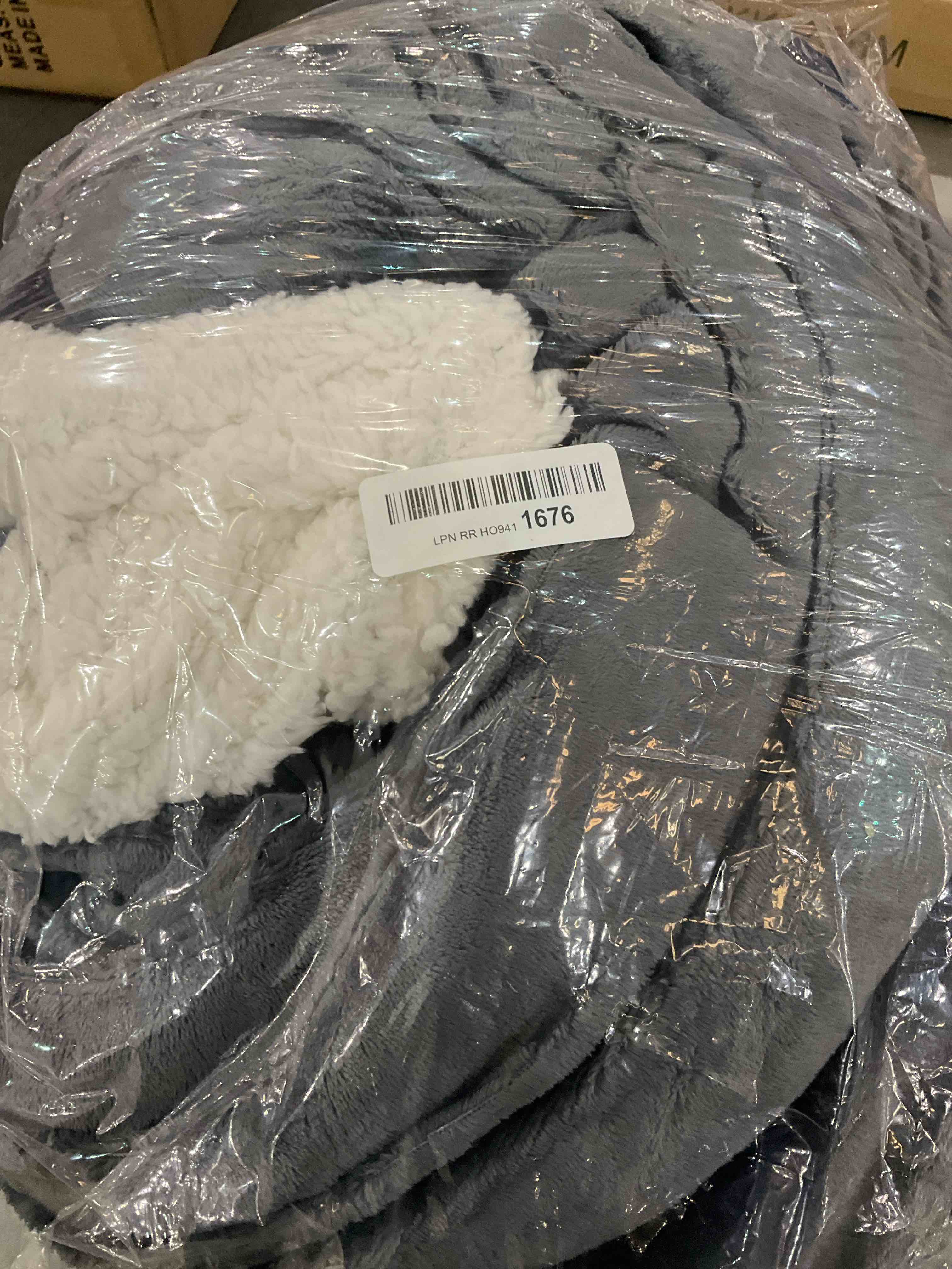 https://s3.amazonaws.com/lotting-images-prod/BargainHunt/EXS01044447_1707925321706.jpeg