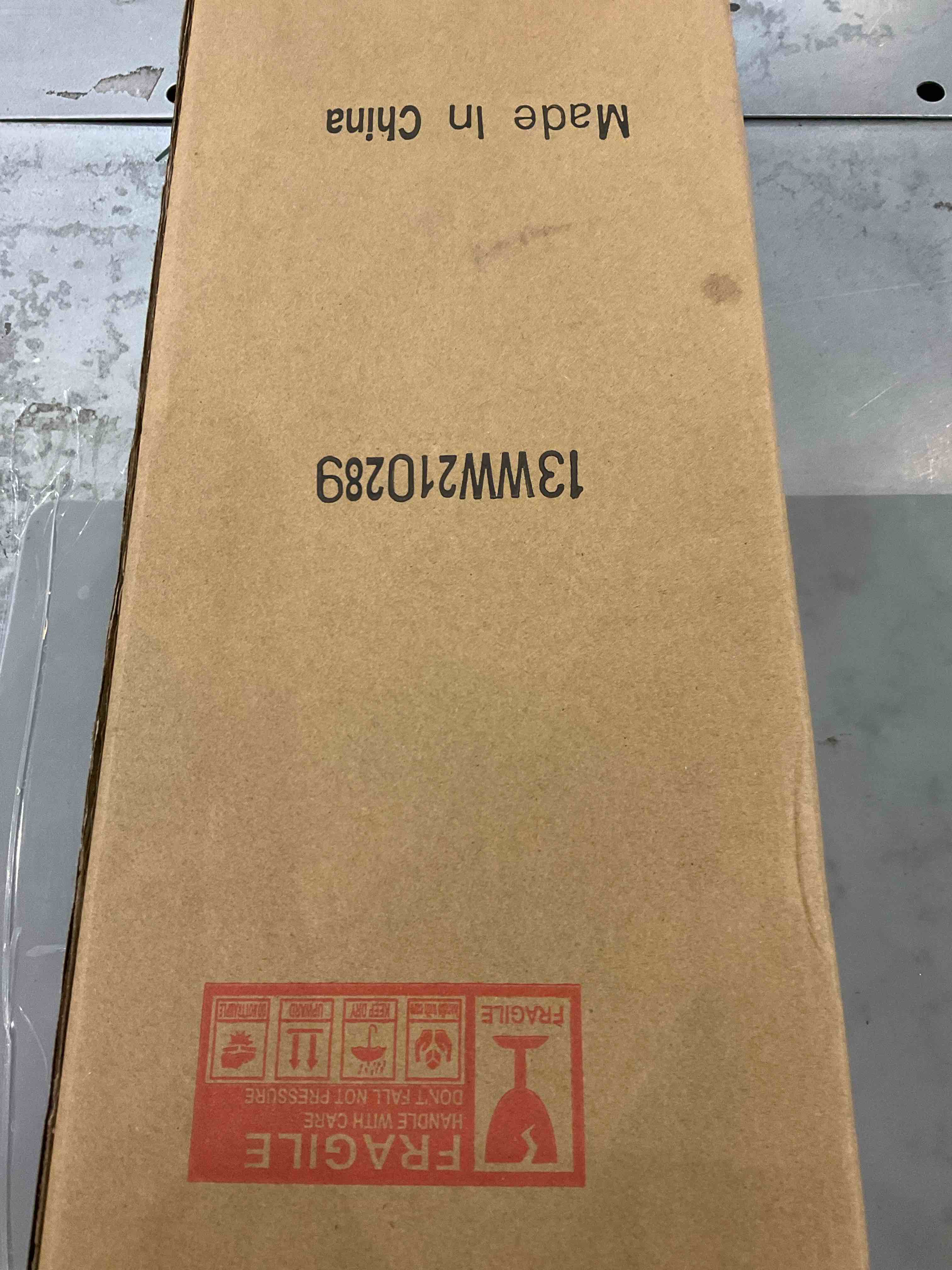 https://s3.amazonaws.com/lotting-images-prod/BargainHunt/EXS01044454_1707926004462.jpeg