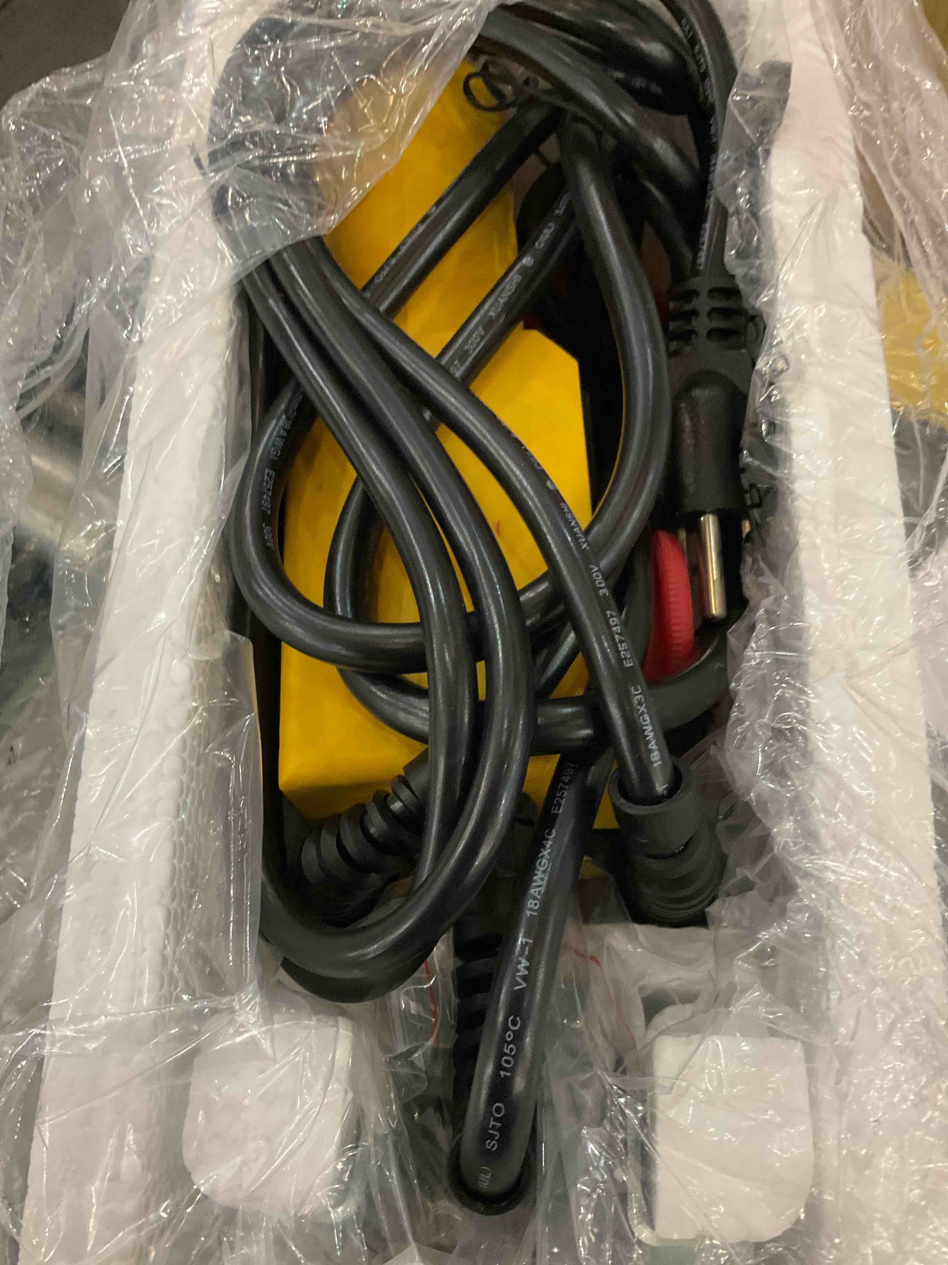 https://s3.amazonaws.com/lotting-images-prod/BargainHunt/EXS01044491_1707933412068.jpeg