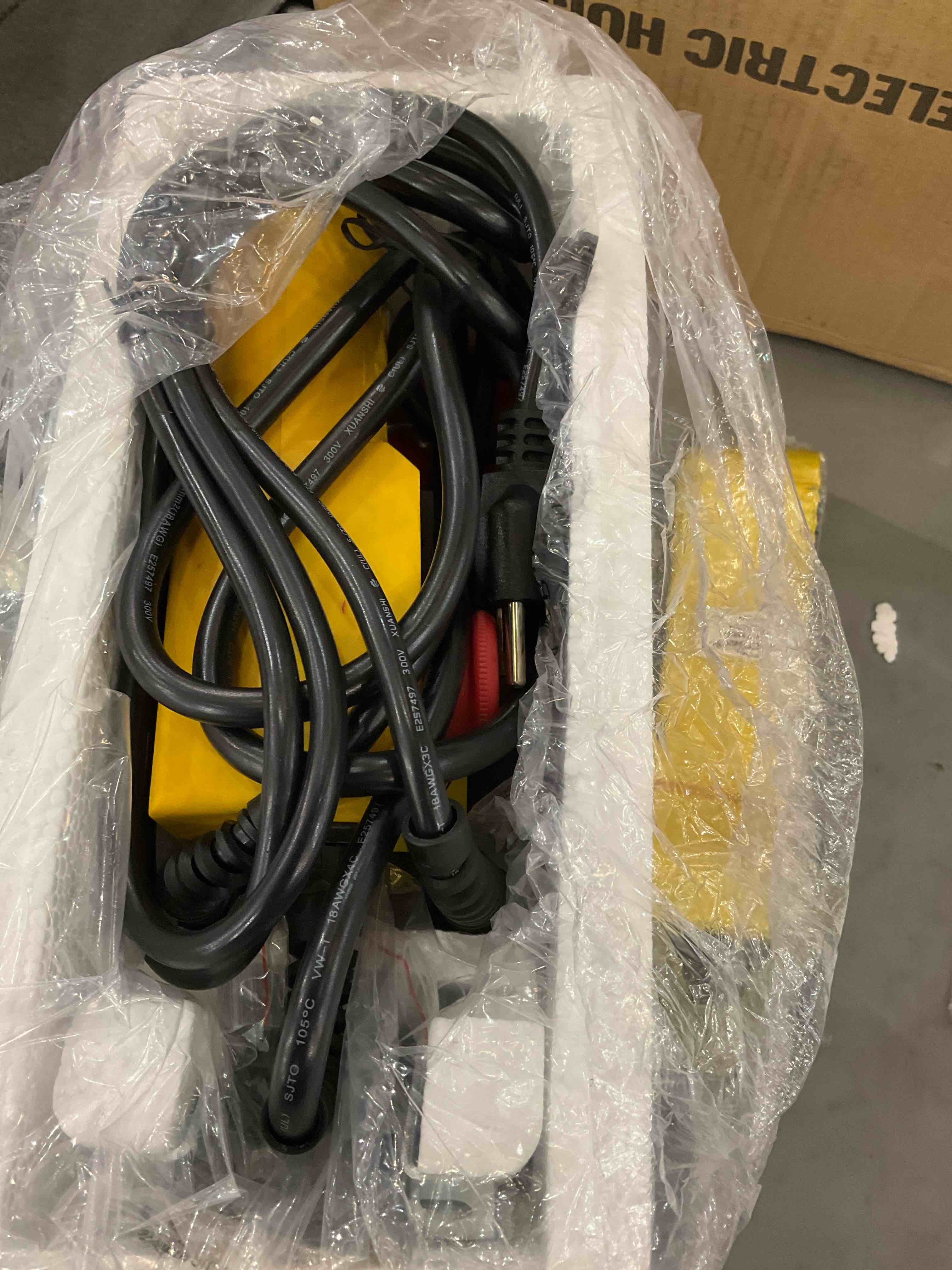 https://s3.amazonaws.com/lotting-images-prod/BargainHunt/EXS01044491_1707933420321.jpeg