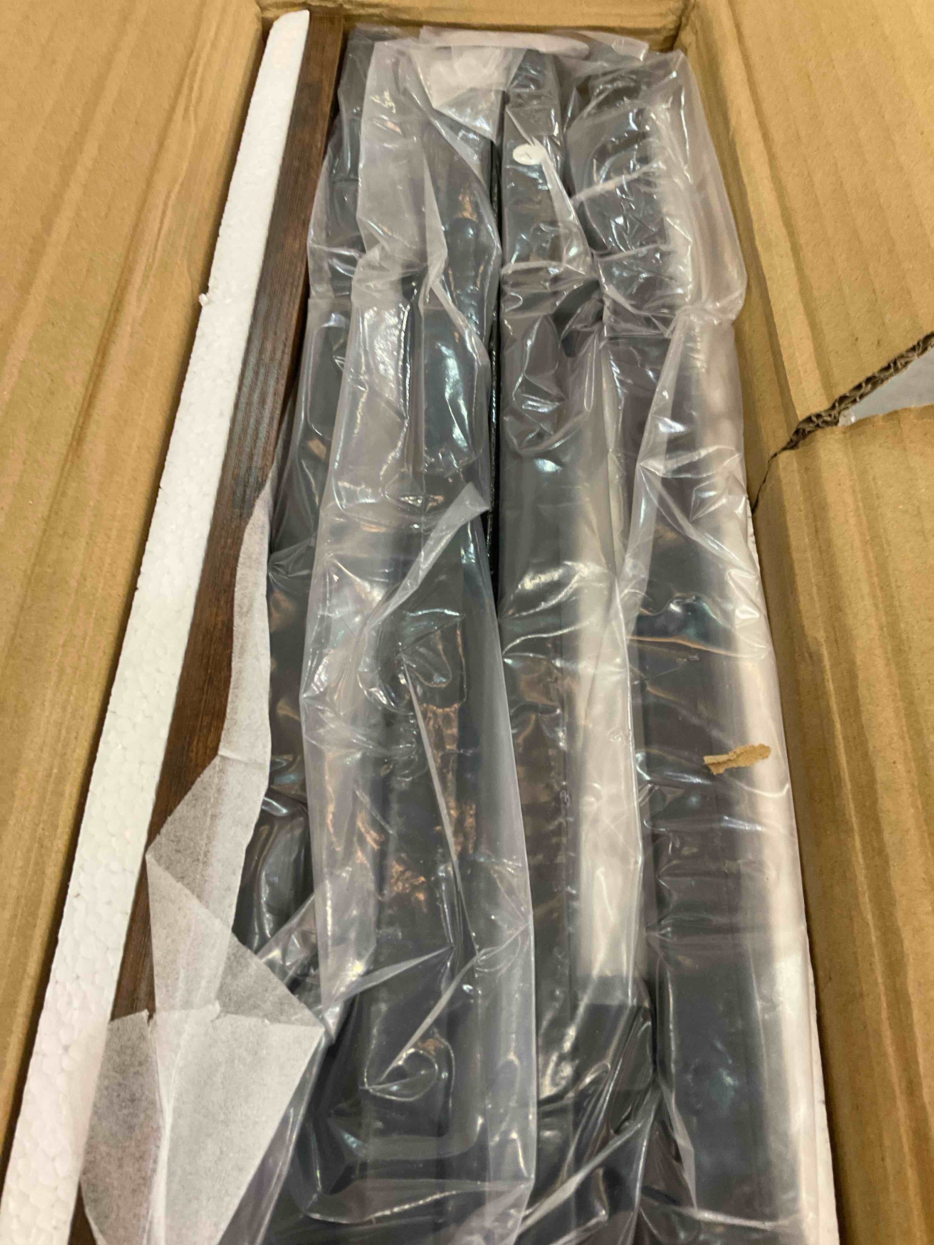 https://s3.amazonaws.com/lotting-images-prod/BargainHunt/EXS01044496_1707933857128.jpeg