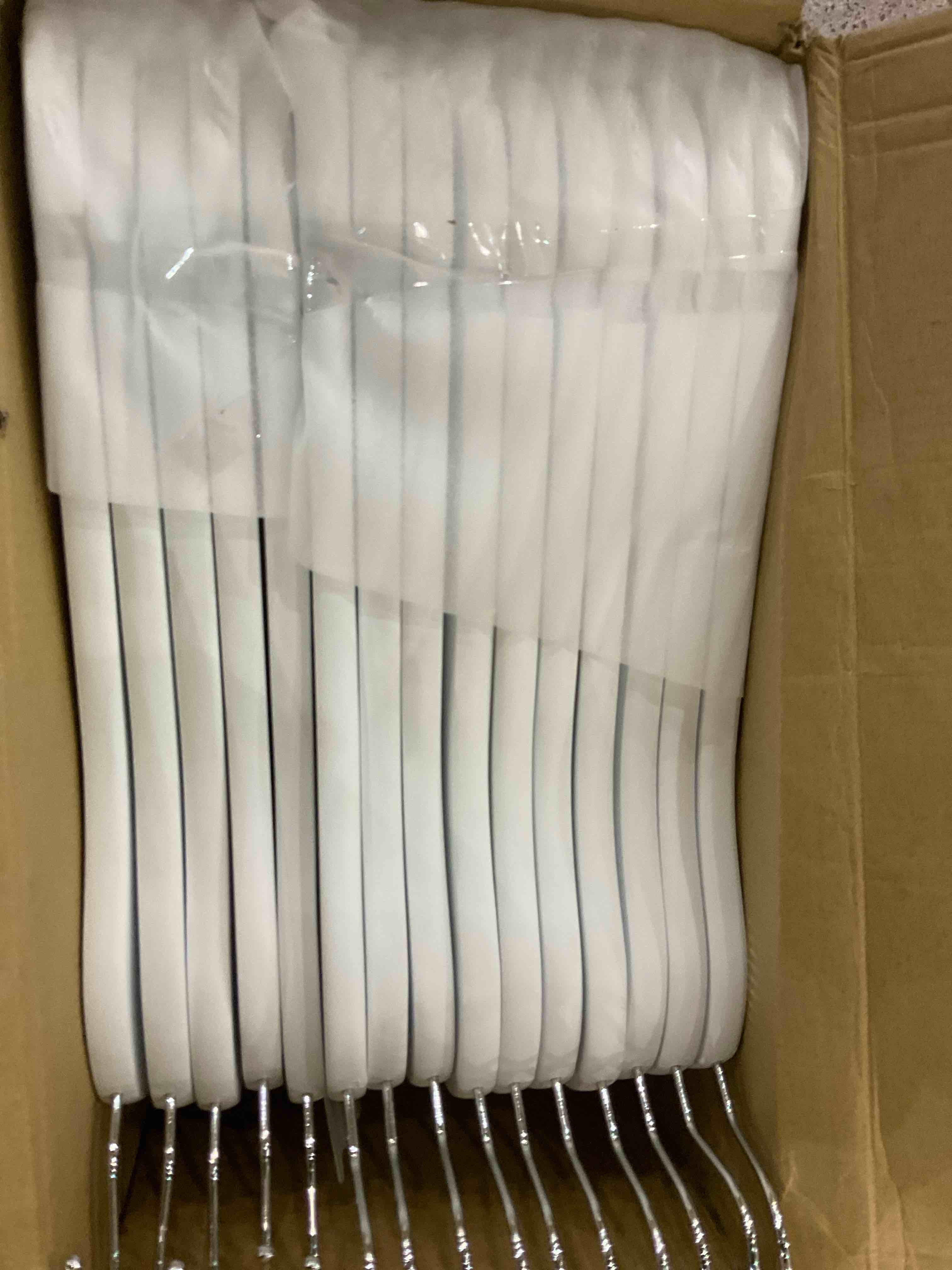 https://s3.amazonaws.com/lotting-images-prod/BargainHunt/EXS01044567_1708624837530.jpeg