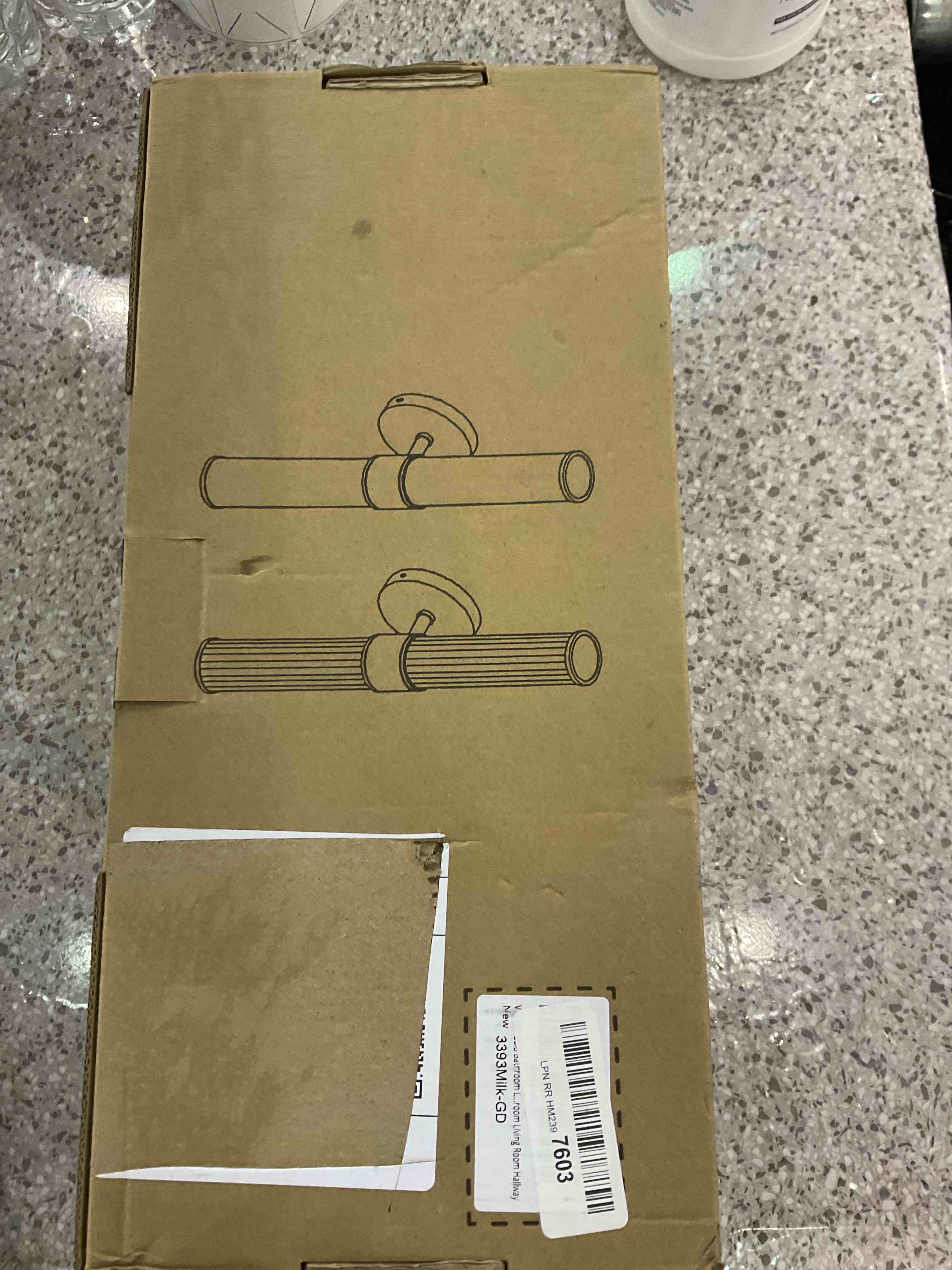 https://s3.amazonaws.com/lotting-images-prod/BargainHunt/EXS01044732_1708951661359.jpeg