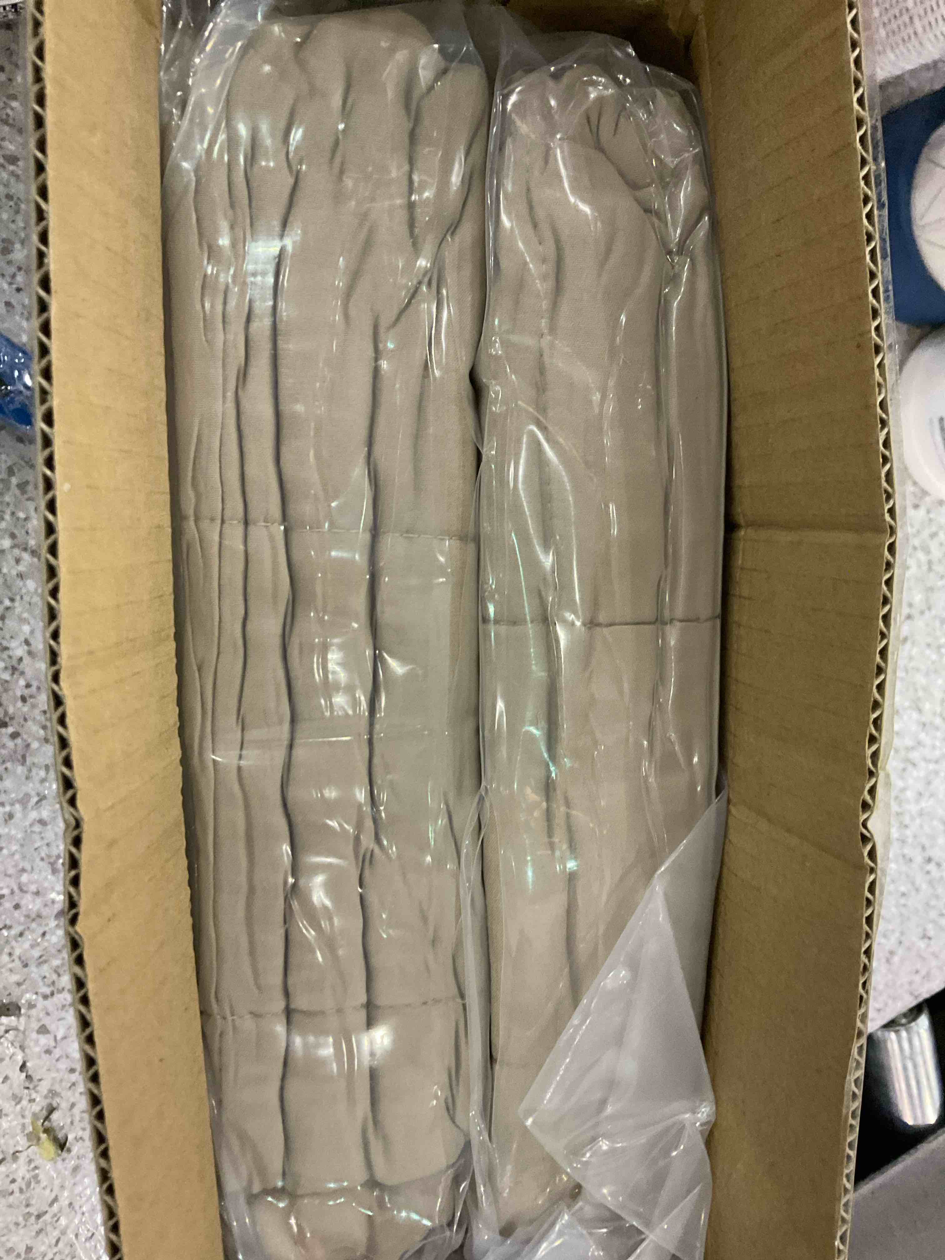 https://s3.amazonaws.com/lotting-images-prod/BargainHunt/EXS01044884_1709040998619.jpeg