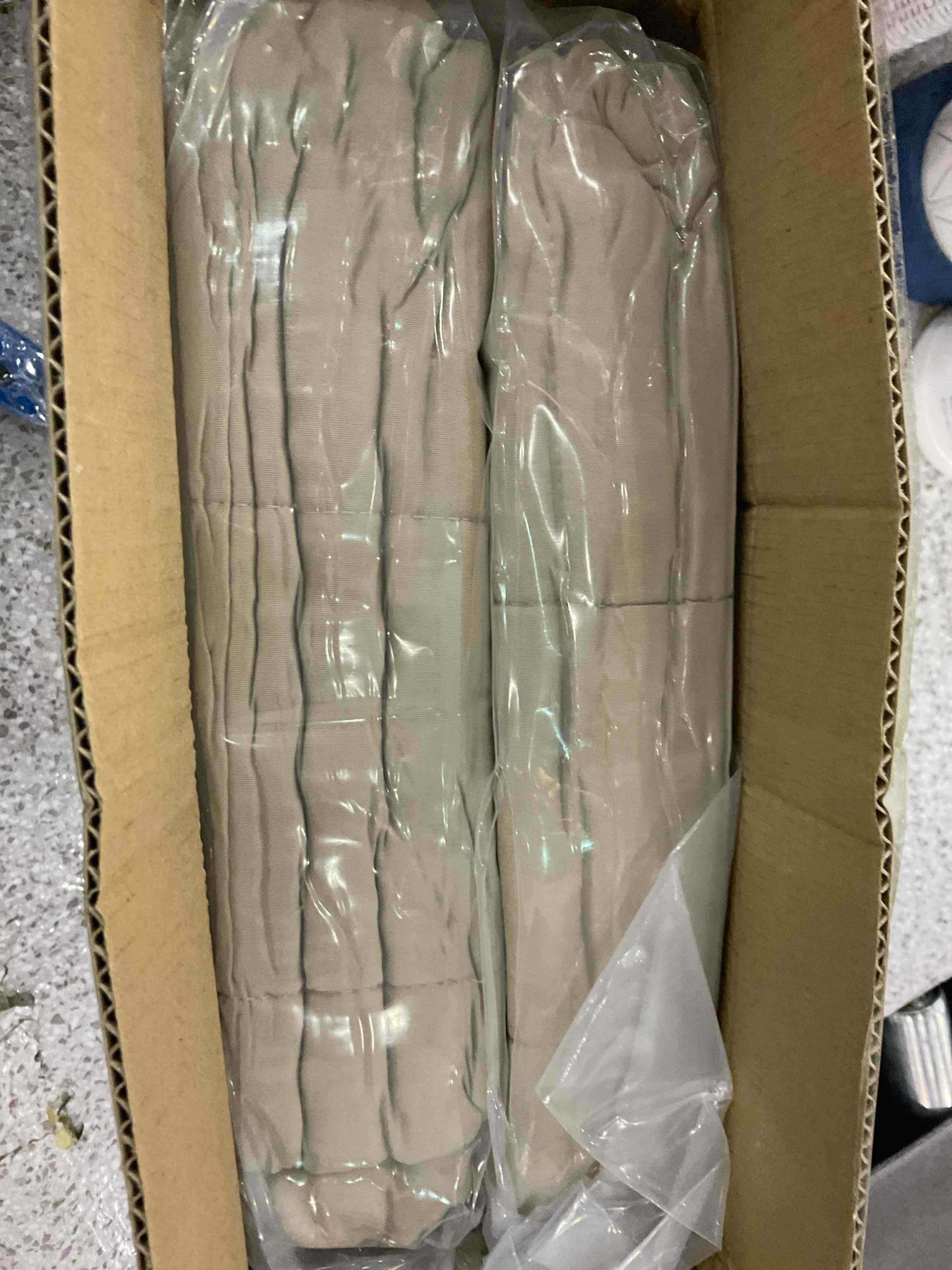 https://s3.amazonaws.com/lotting-images-prod/BargainHunt/EXS01044884_1709040999556.jpeg