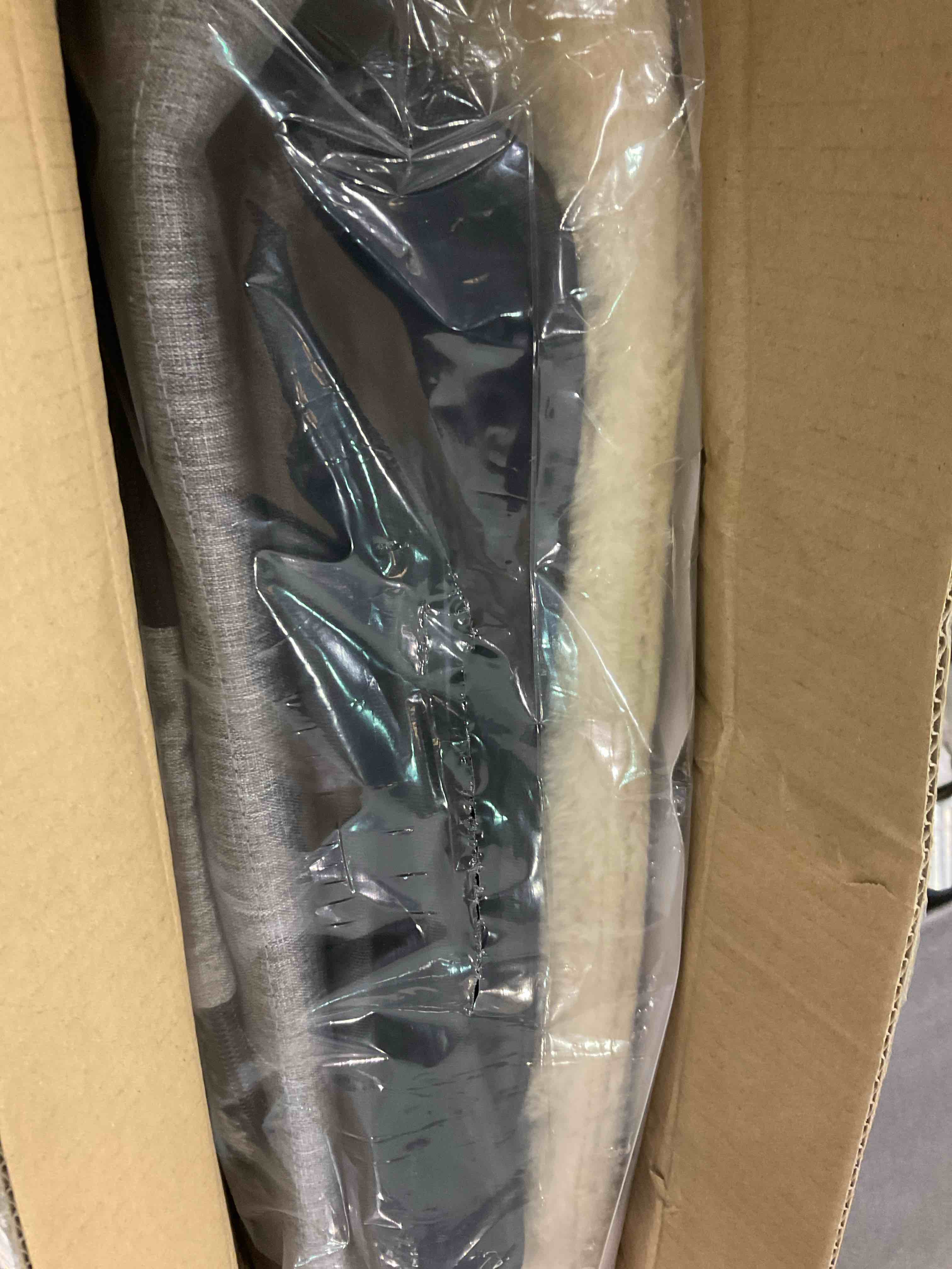 https://s3.amazonaws.com/lotting-images-prod/BargainHunt/EXS01044890_1709043944344.jpeg