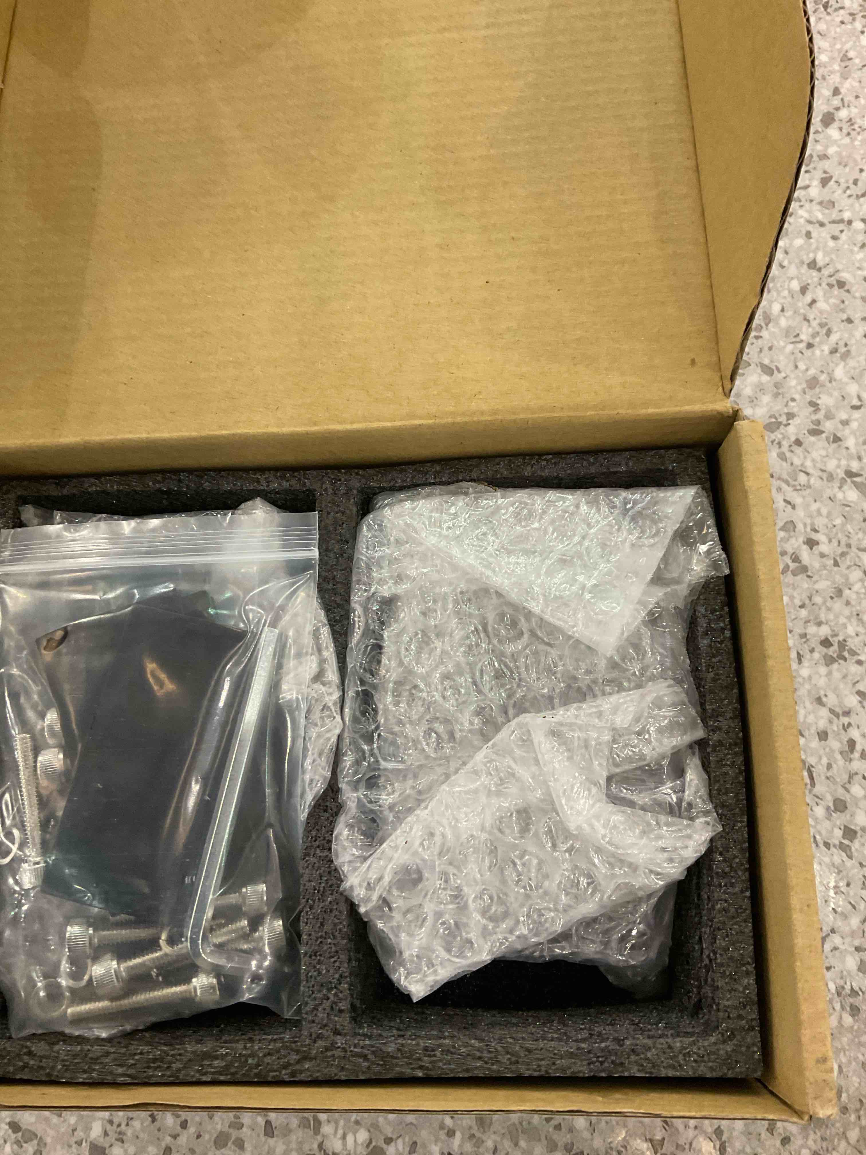 https://s3.amazonaws.com/lotting-images-prod/BargainHunt/EXS01044898_1709044697214.jpeg