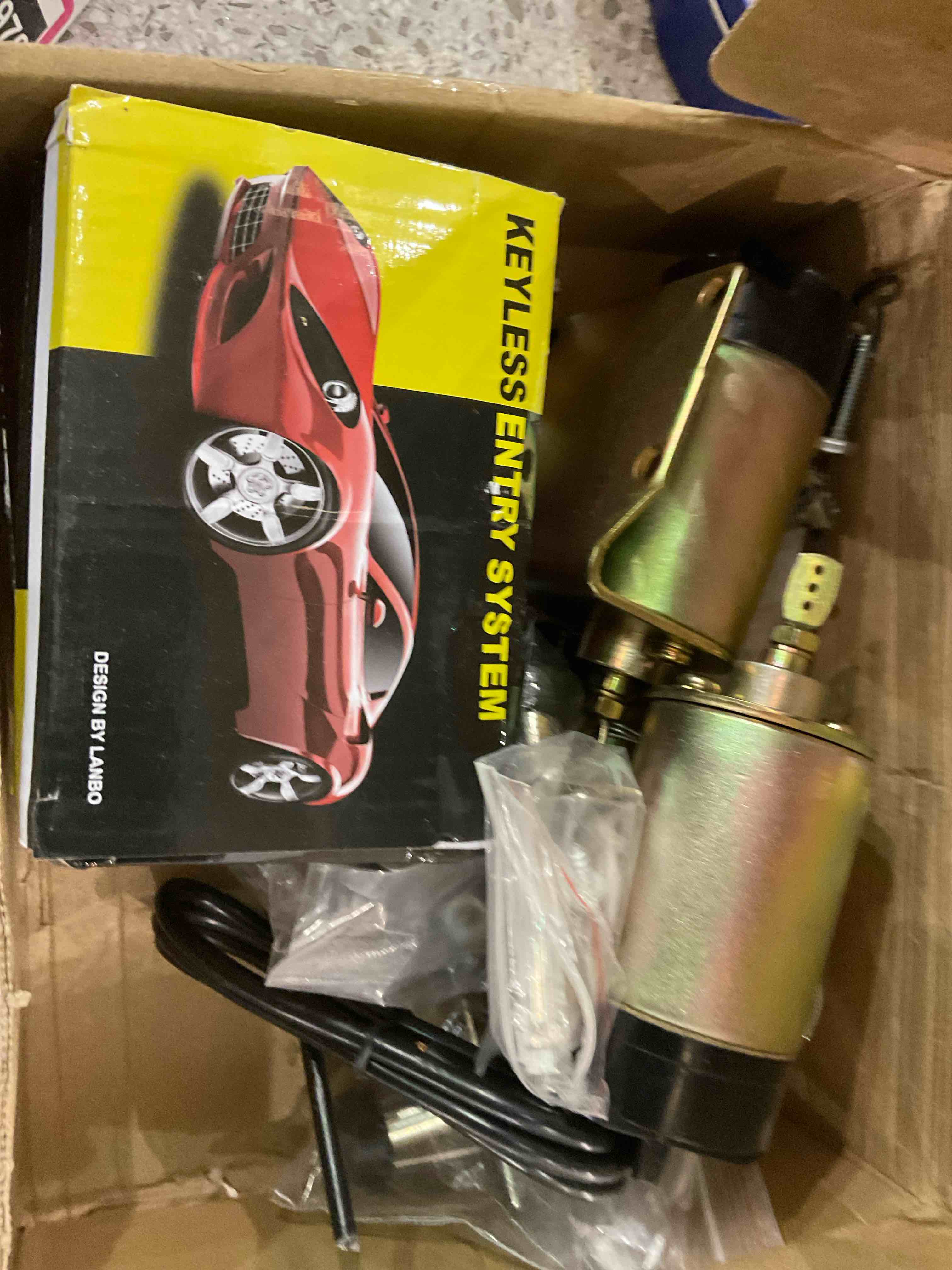 https://s3.amazonaws.com/lotting-images-prod/BargainHunt/EXS01044965_1709057141656.jpeg