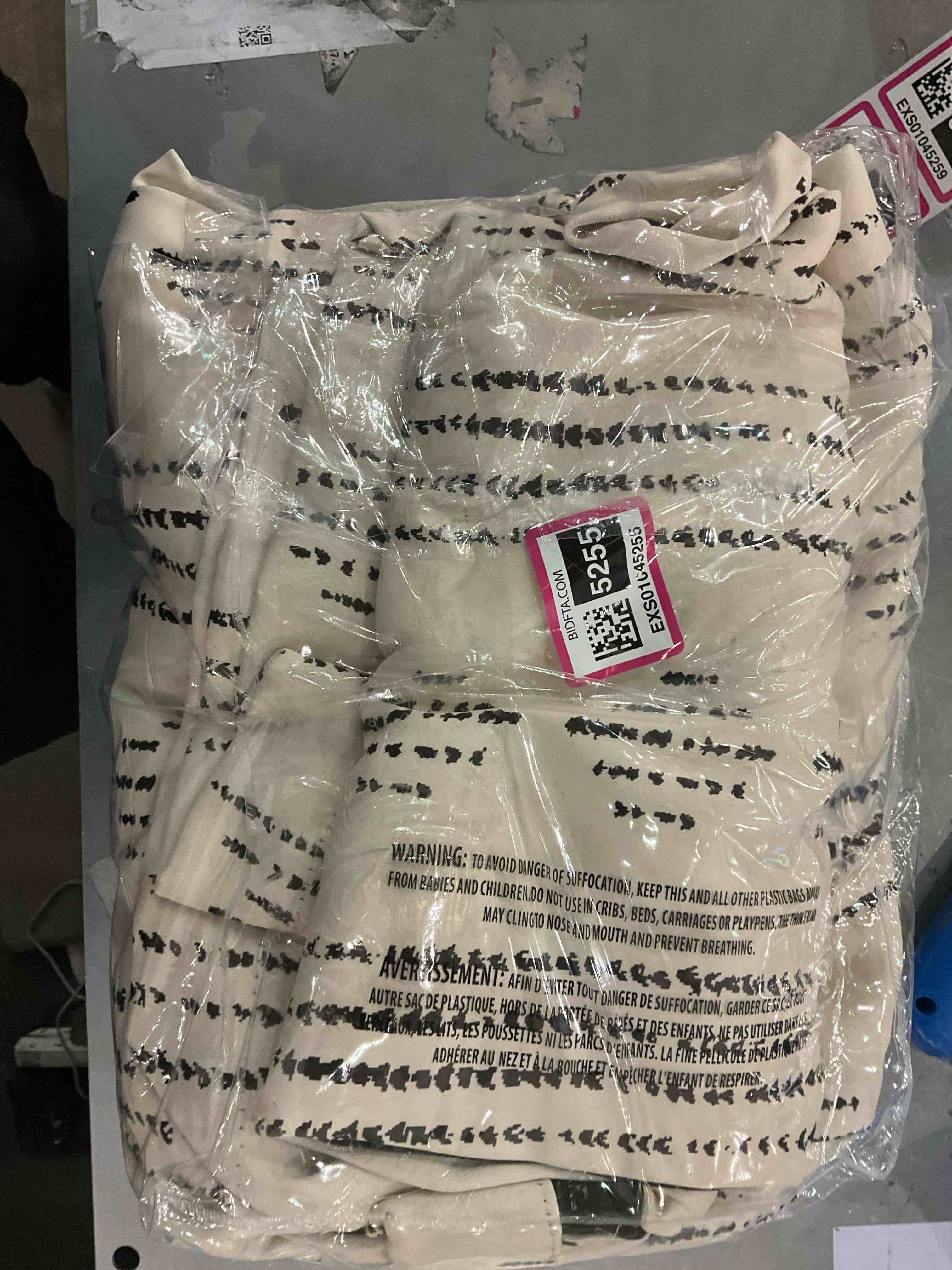 https://s3.amazonaws.com/lotting-images-prod/BargainHunt/EXS01045255_1707918166899.jpeg