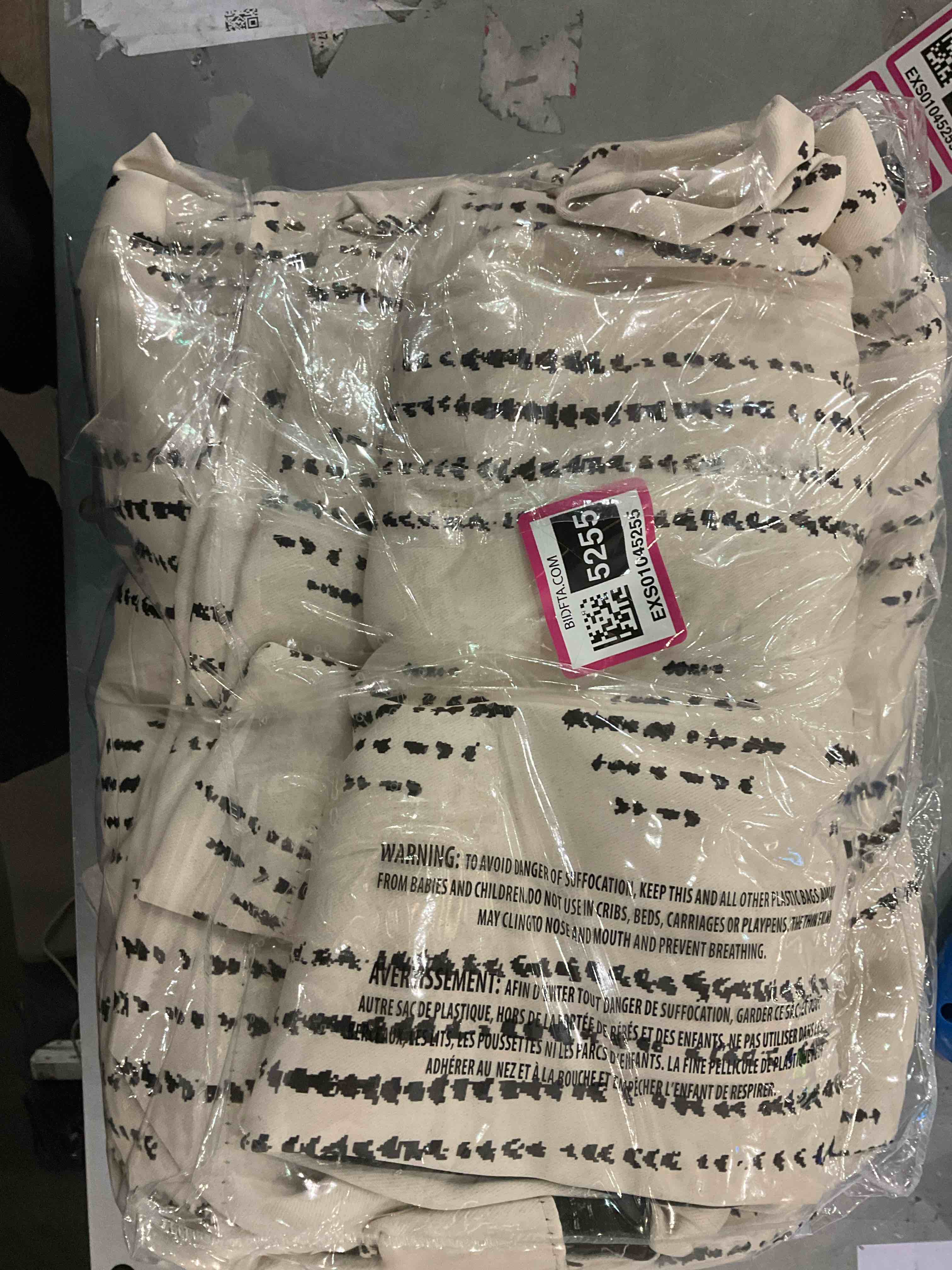 https://s3.amazonaws.com/lotting-images-prod/BargainHunt/EXS01045255_1707918167960.jpeg