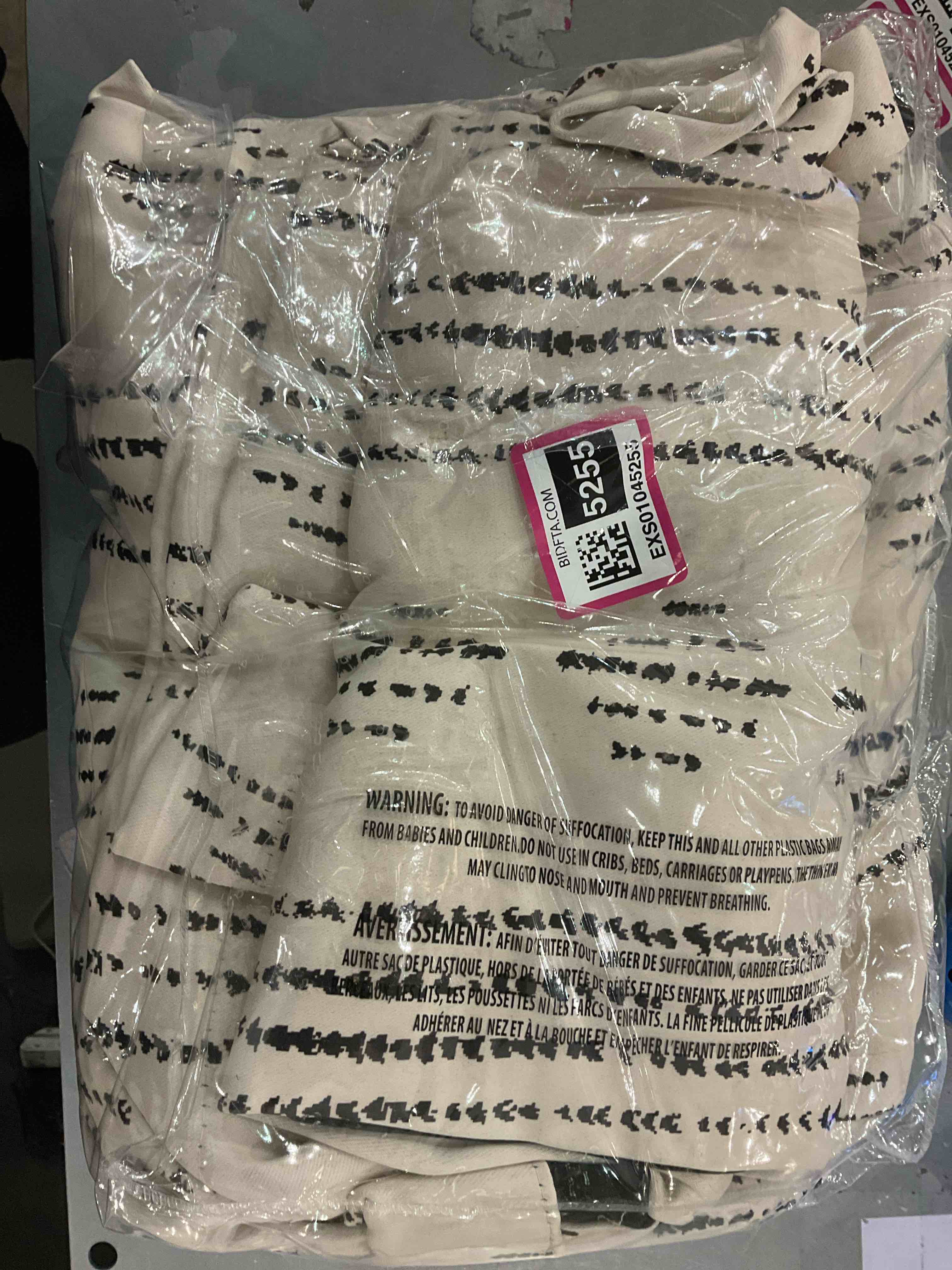 https://s3.amazonaws.com/lotting-images-prod/BargainHunt/EXS01045255_1707918168993.jpeg