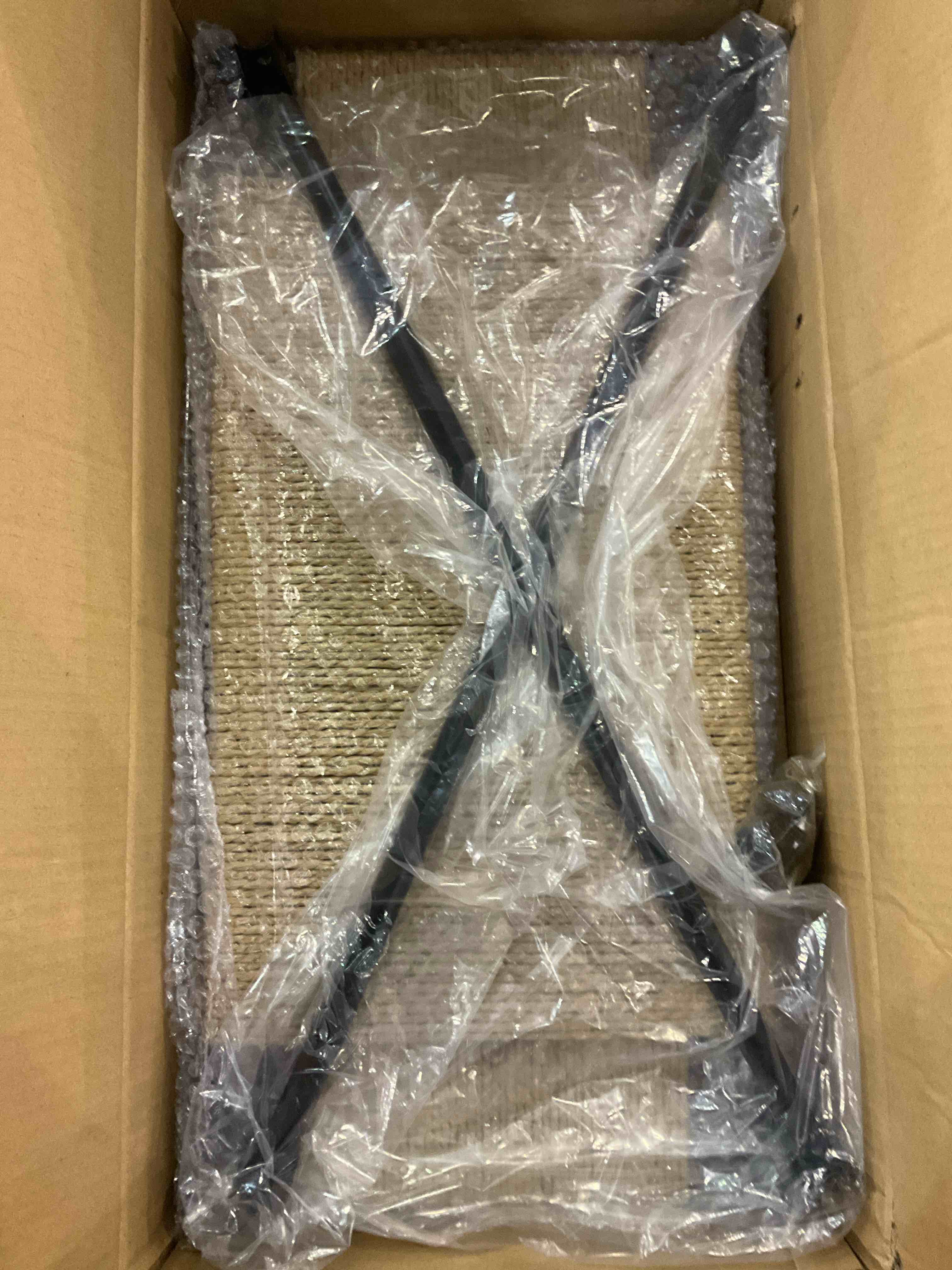 https://s3.amazonaws.com/lotting-images-prod/BargainHunt/EXS01045488_1707999628121.jpeg