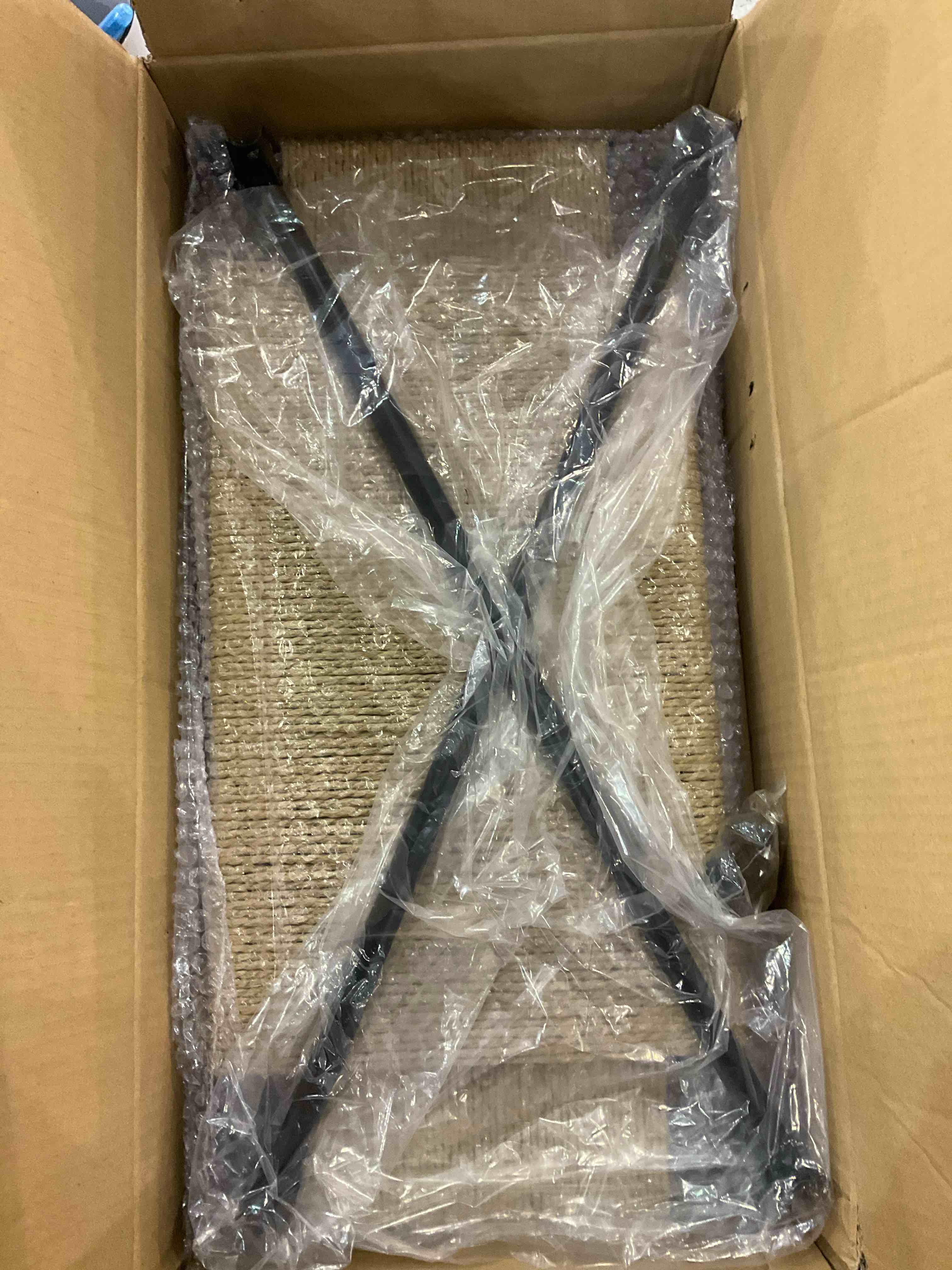 https://s3.amazonaws.com/lotting-images-prod/BargainHunt/EXS01045488_1707999629017.jpeg
