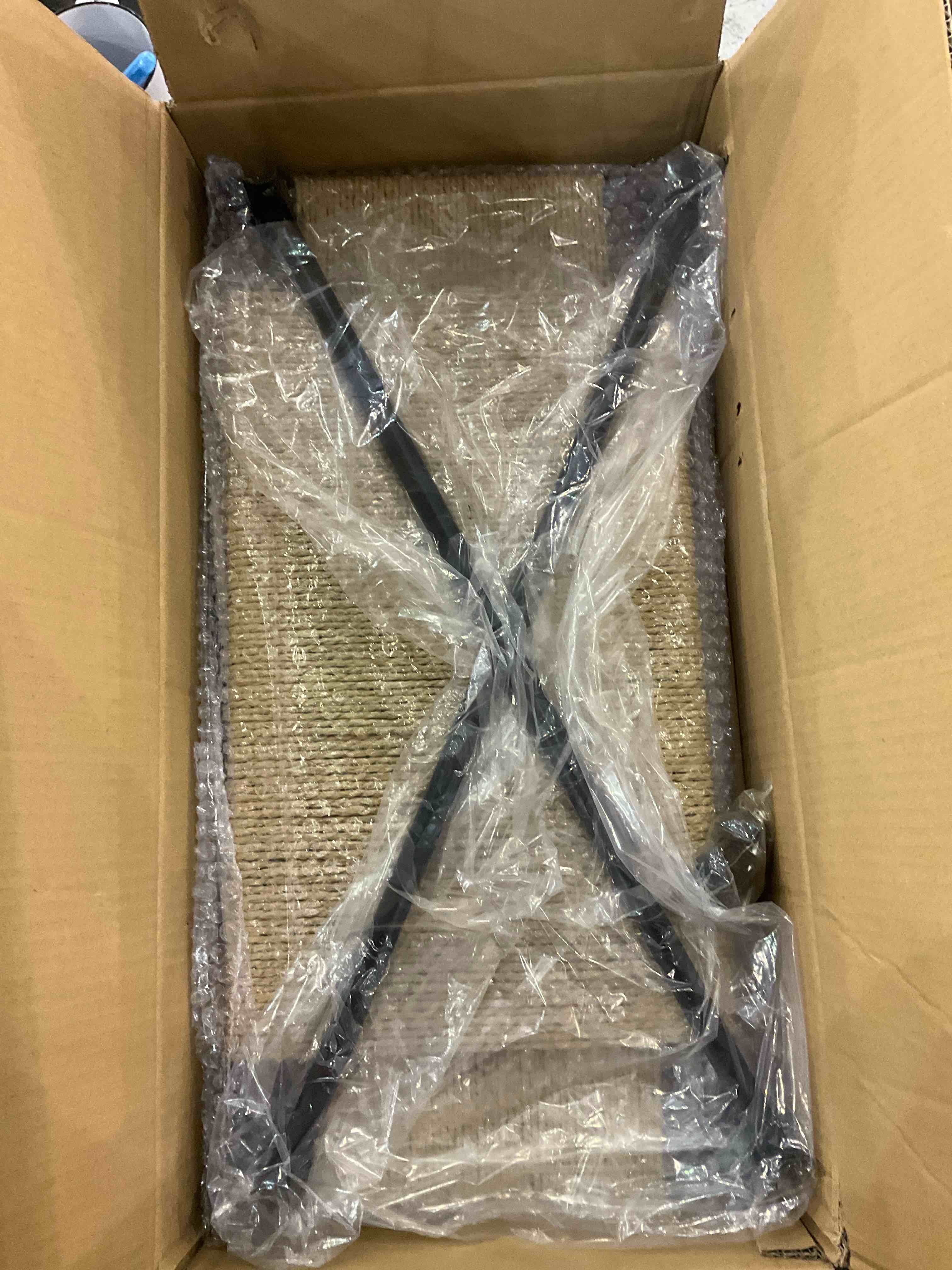 https://s3.amazonaws.com/lotting-images-prod/BargainHunt/EXS01045488_1707999629978.jpeg