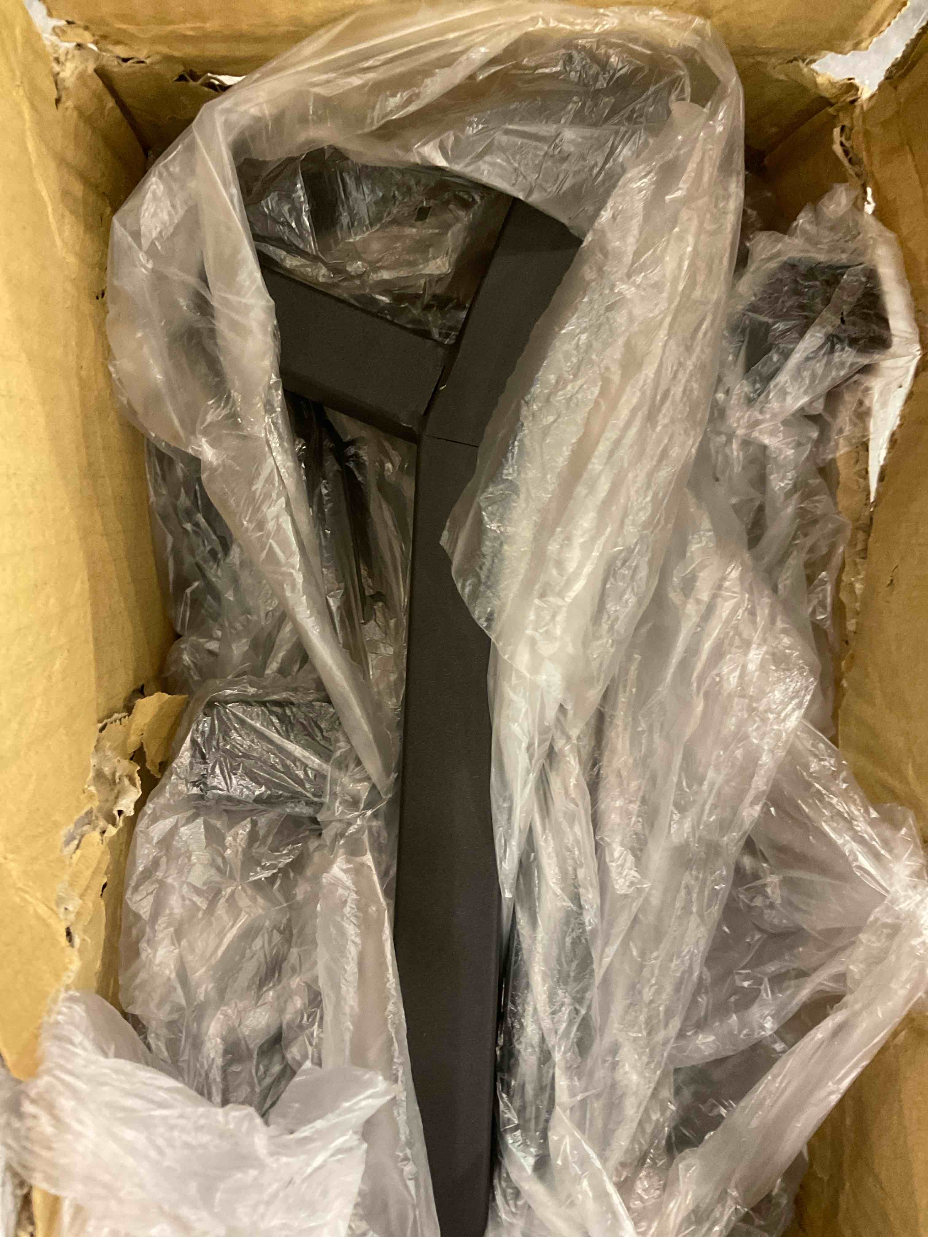 https://s3.amazonaws.com/lotting-images-prod/BargainHunt/EXS01045689_1708372218865.jpeg