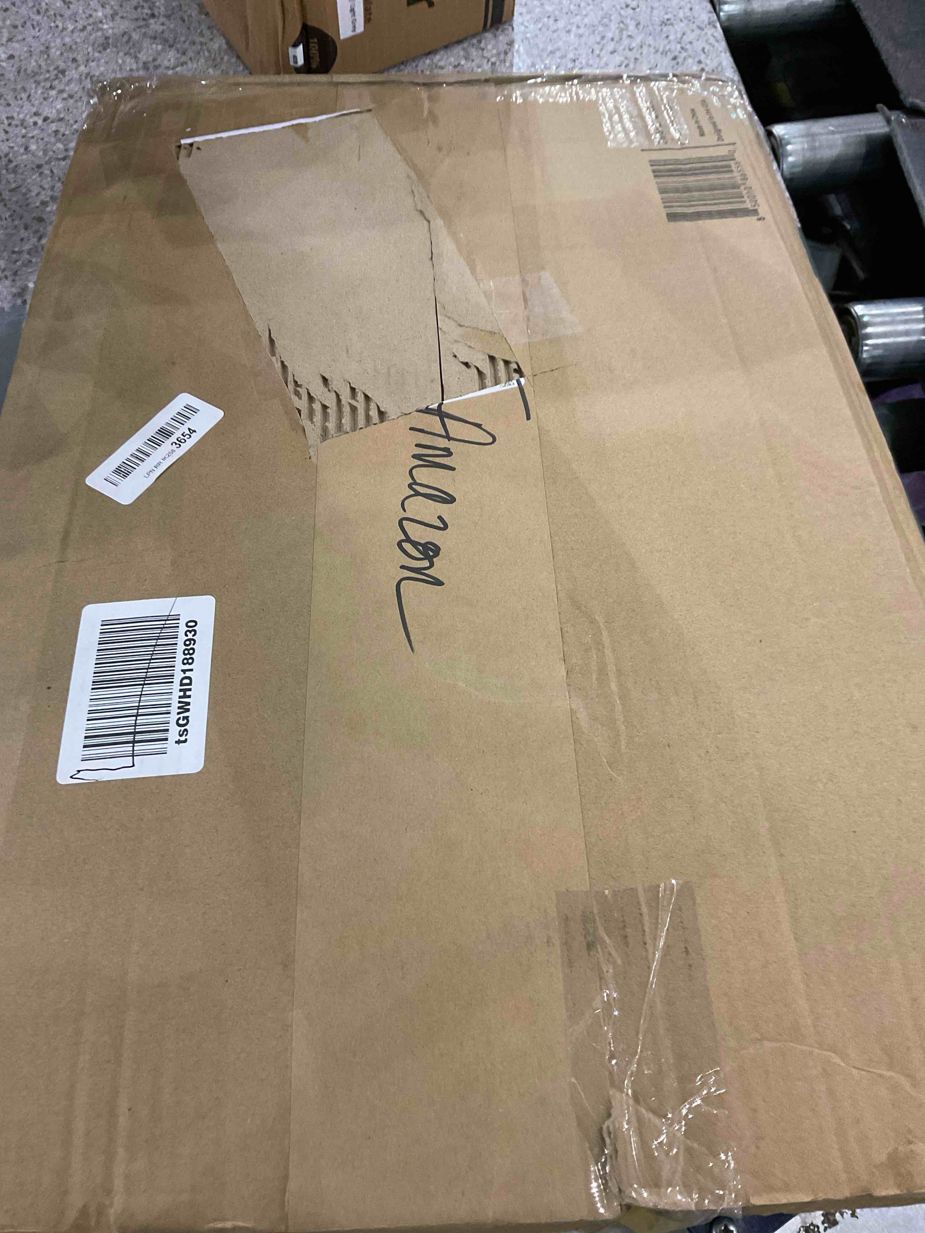 https://s3.amazonaws.com/lotting-images-prod/BargainHunt/EXS01045871_1708521360469.jpeg