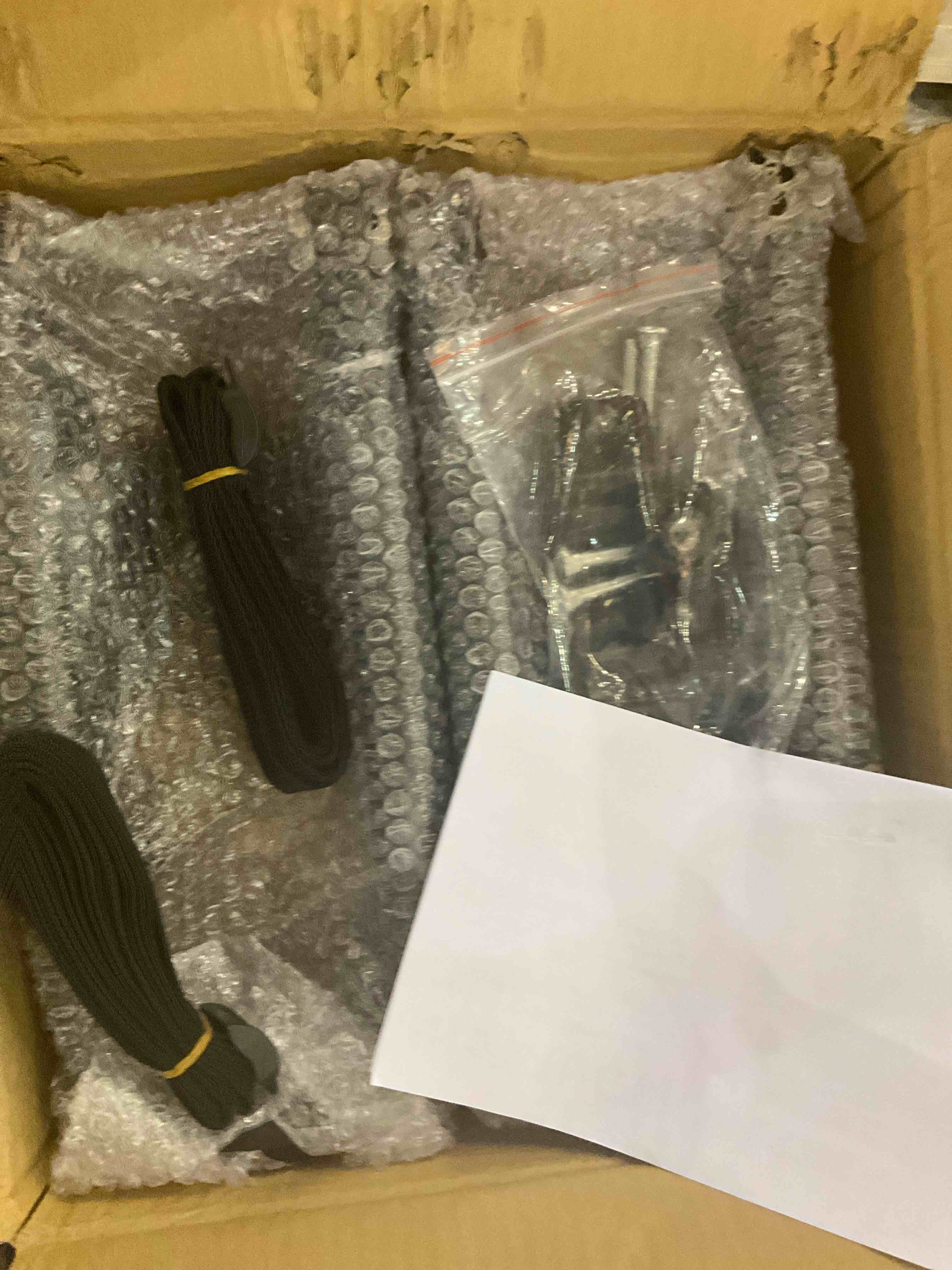 https://s3.amazonaws.com/lotting-images-prod/BargainHunt/EXS01046029_1707319806183.jpeg