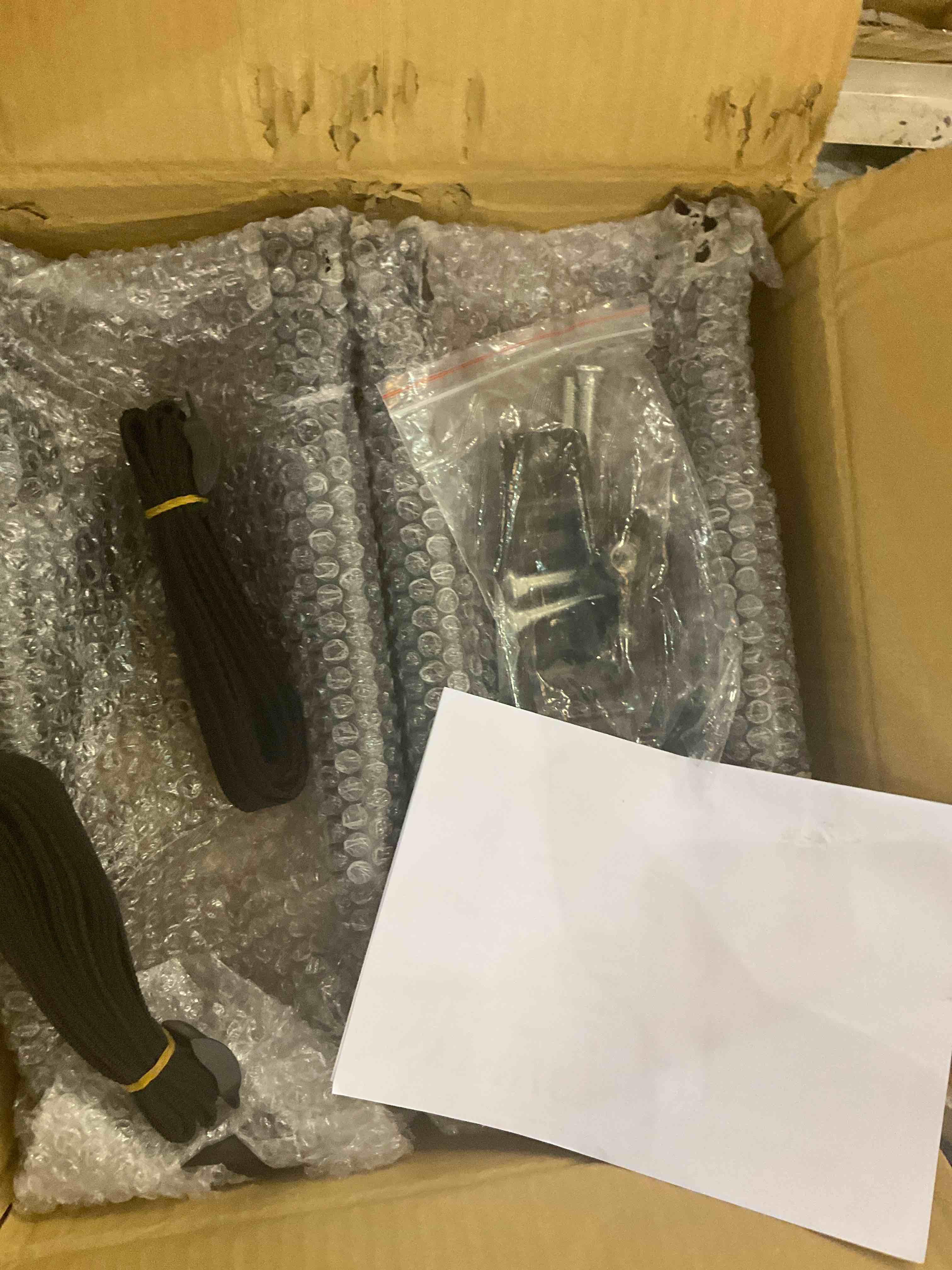 https://s3.amazonaws.com/lotting-images-prod/BargainHunt/EXS01046029_1707319808117.jpeg