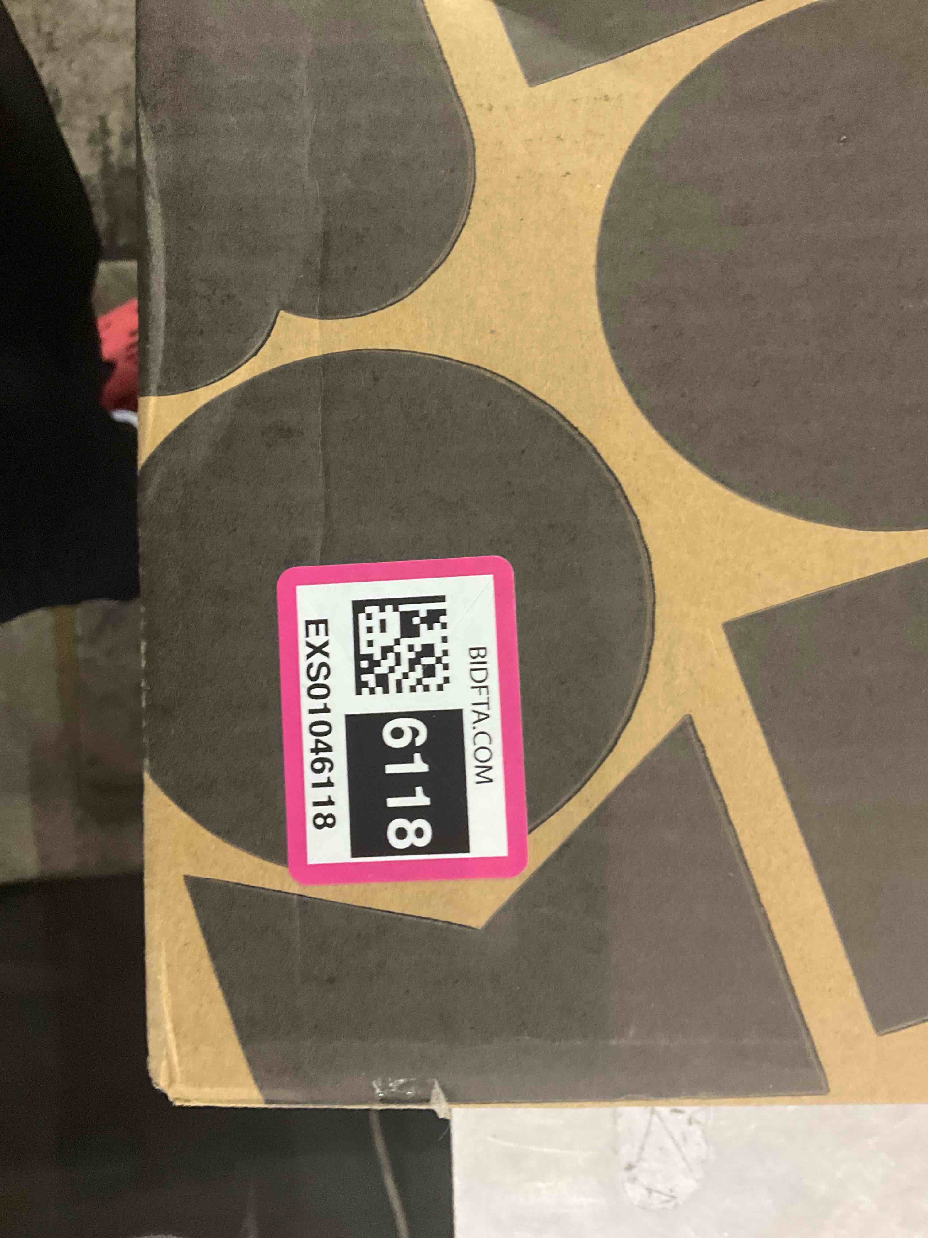 https://s3.amazonaws.com/lotting-images-prod/BargainHunt/EXS01046118_1707396238687.jpeg