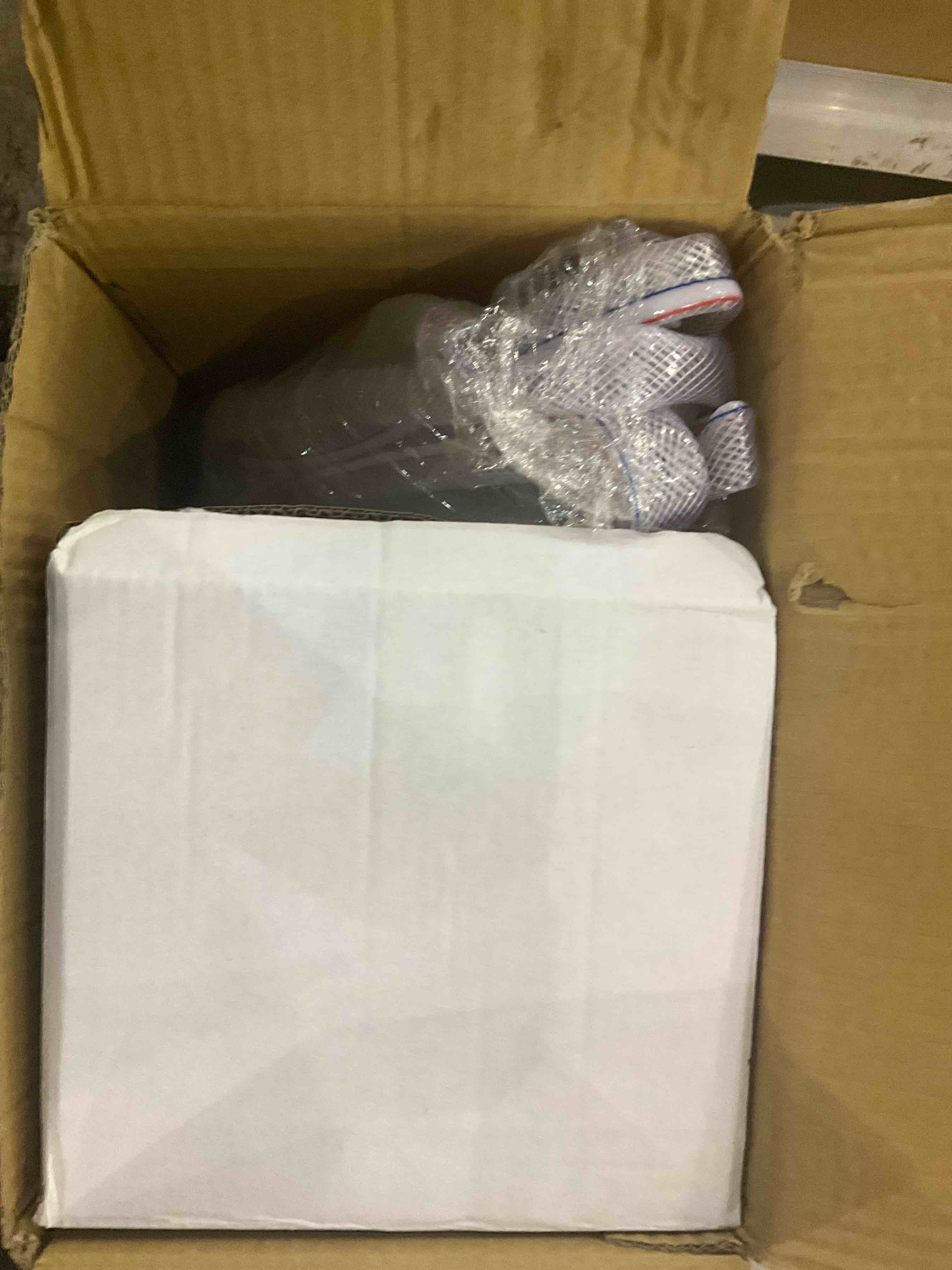 https://s3.amazonaws.com/lotting-images-prod/BargainHunt/EXS01046129_1707397133945.jpeg