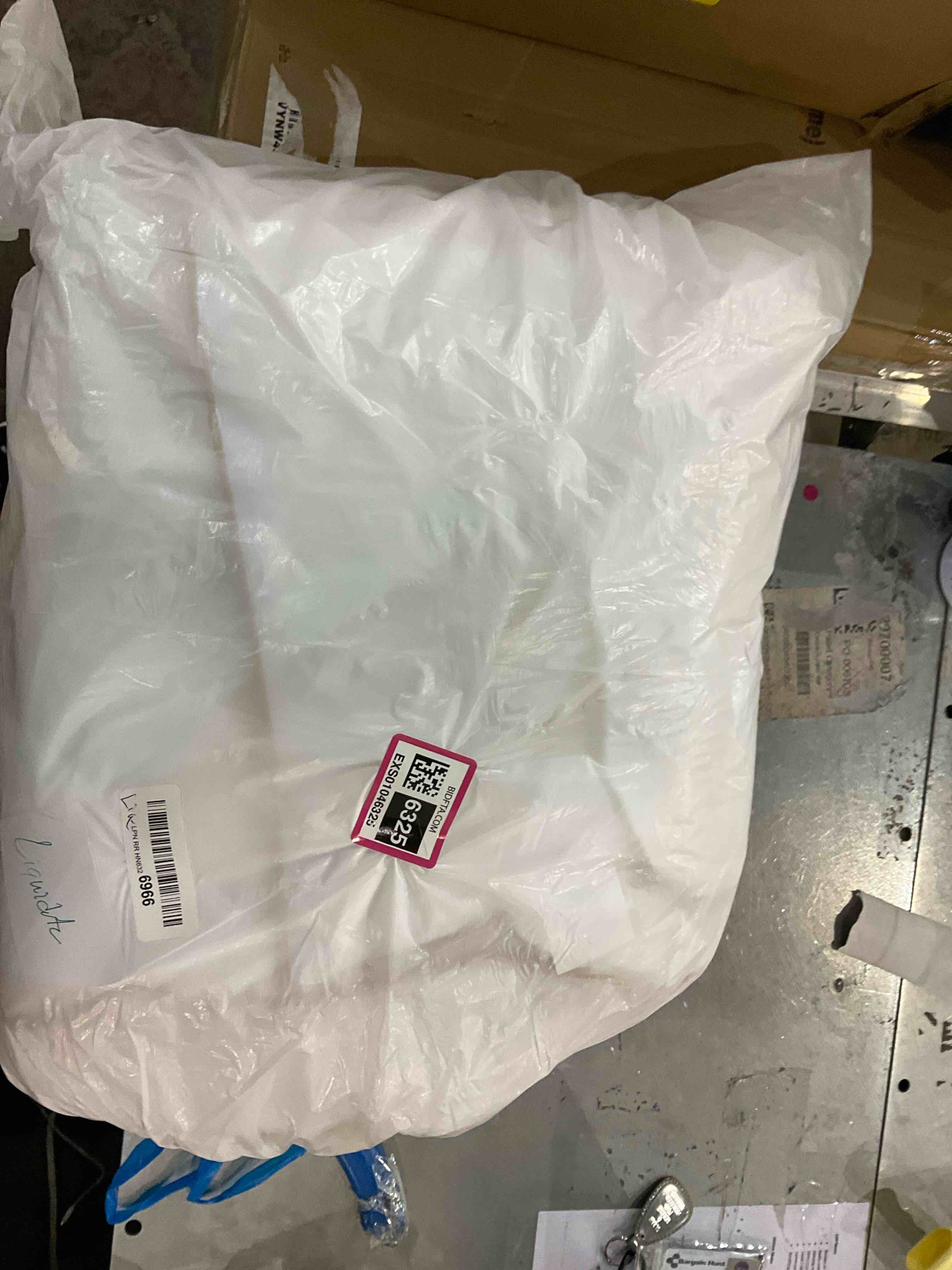 https://s3.amazonaws.com/lotting-images-prod/BargainHunt/EXS01046325_1707826951784.jpeg
