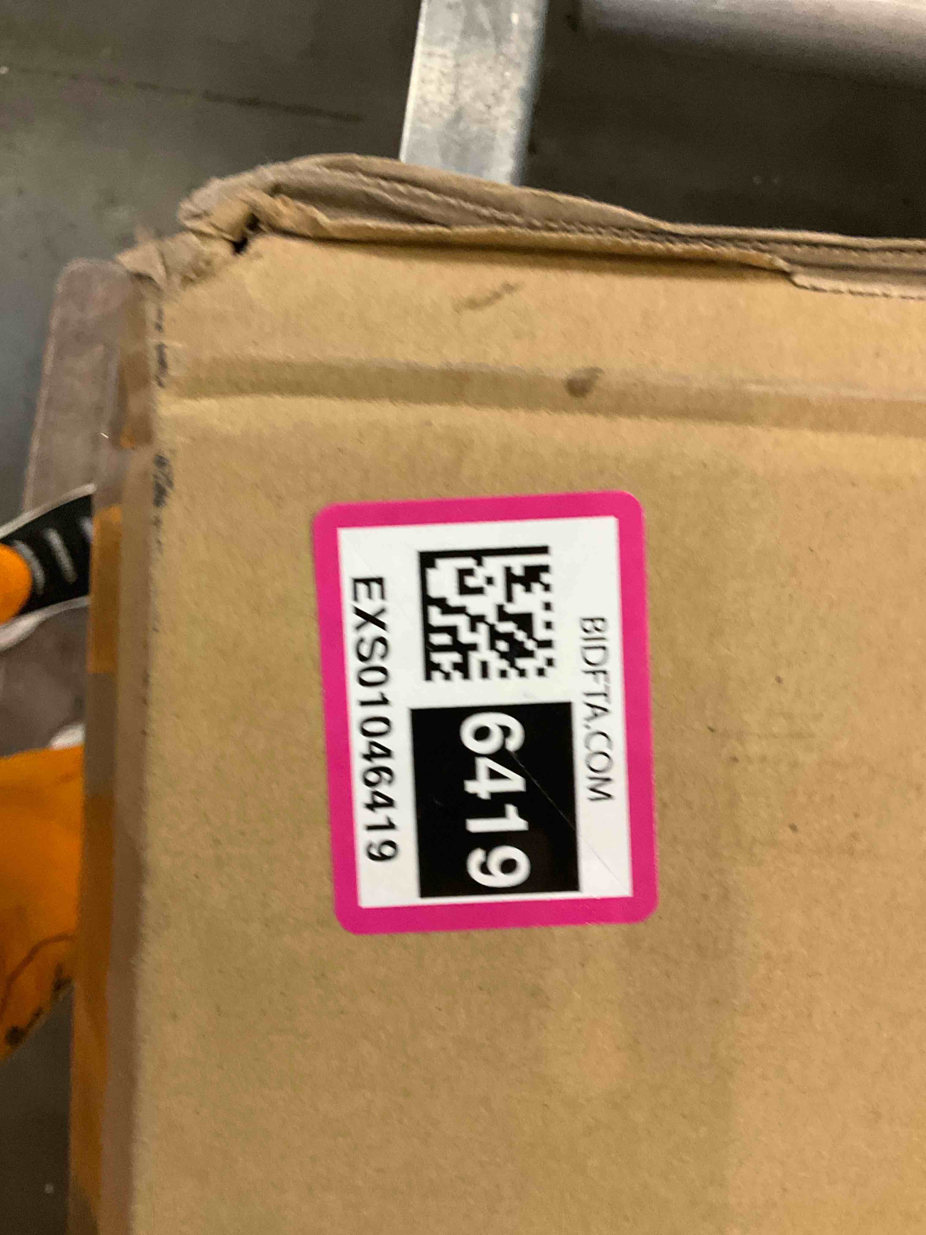 https://s3.amazonaws.com/lotting-images-prod/BargainHunt/EXS01046419_1707834395086.jpeg