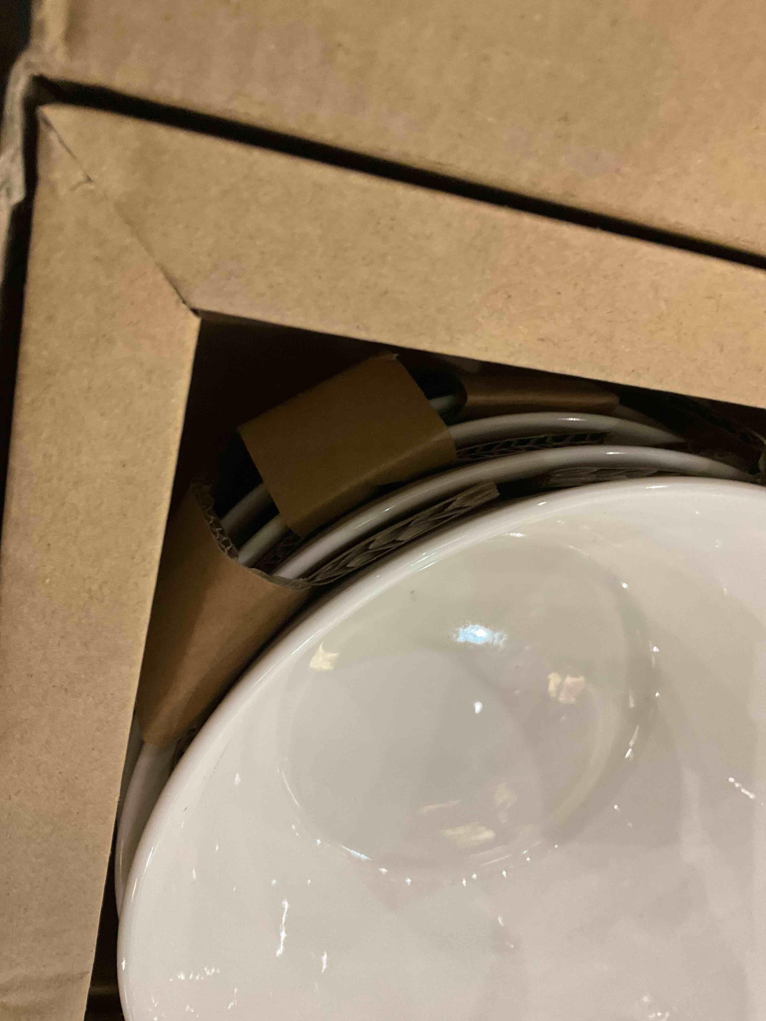 https://s3.amazonaws.com/lotting-images-prod/BargainHunt/EXS01046572_1707924121422.jpeg