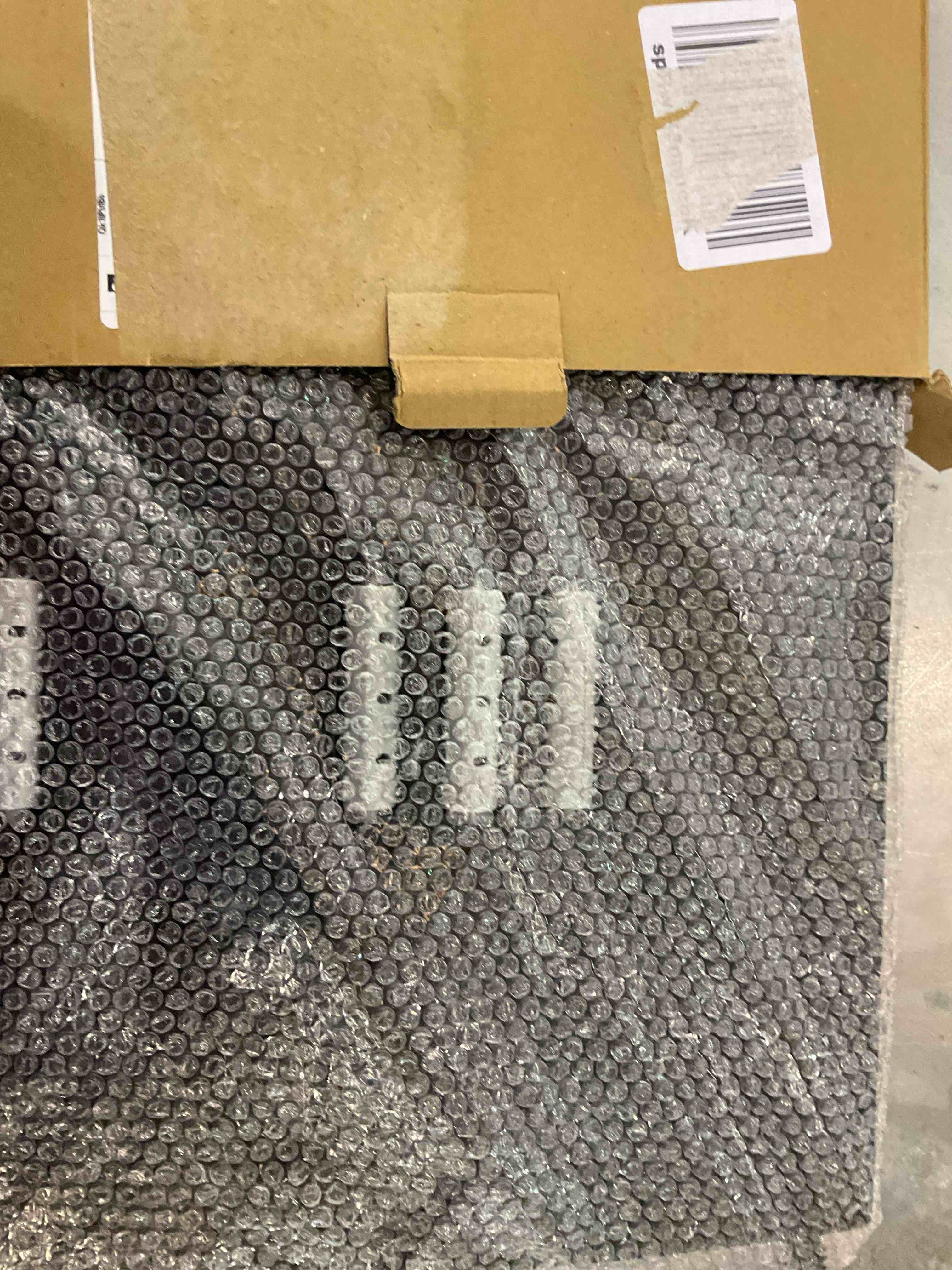 https://s3.amazonaws.com/lotting-images-prod/BargainHunt/EXS01046583_1707925507552.jpeg