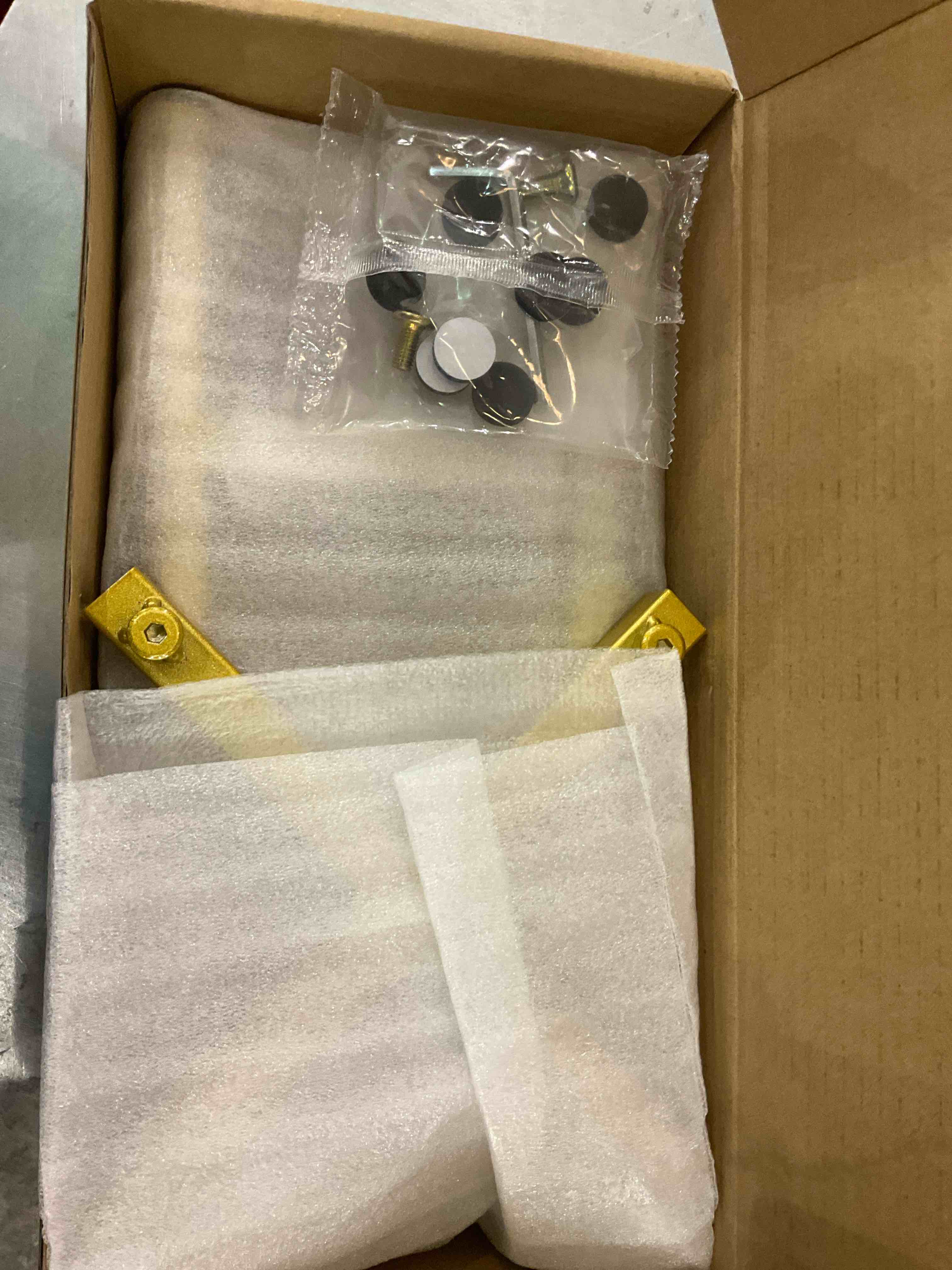 https://s3.amazonaws.com/lotting-images-prod/BargainHunt/EXS01046585_1707925753088.jpeg