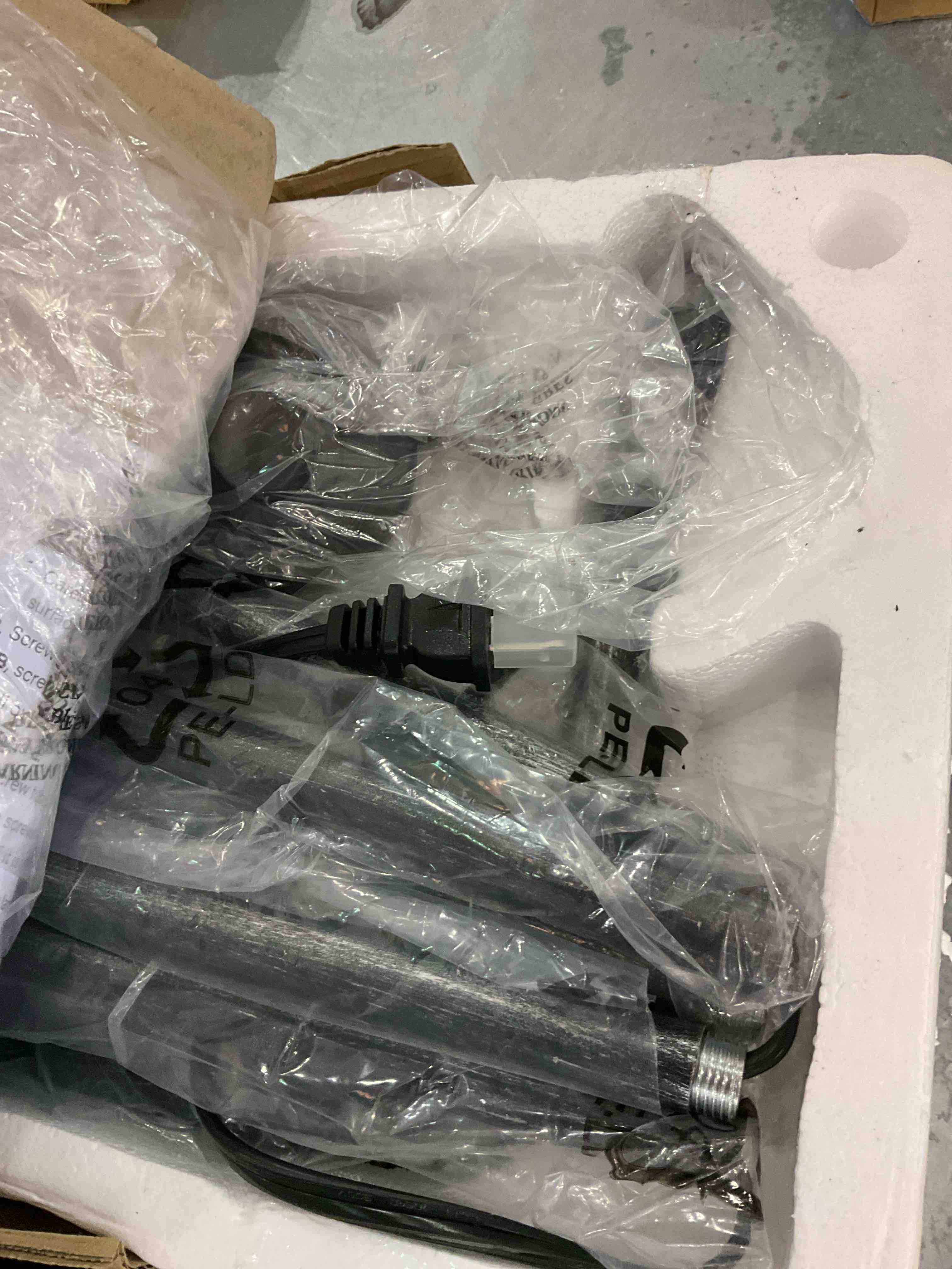 https://s3.amazonaws.com/lotting-images-prod/BargainHunt/EXS01046845_1708098300768.jpeg