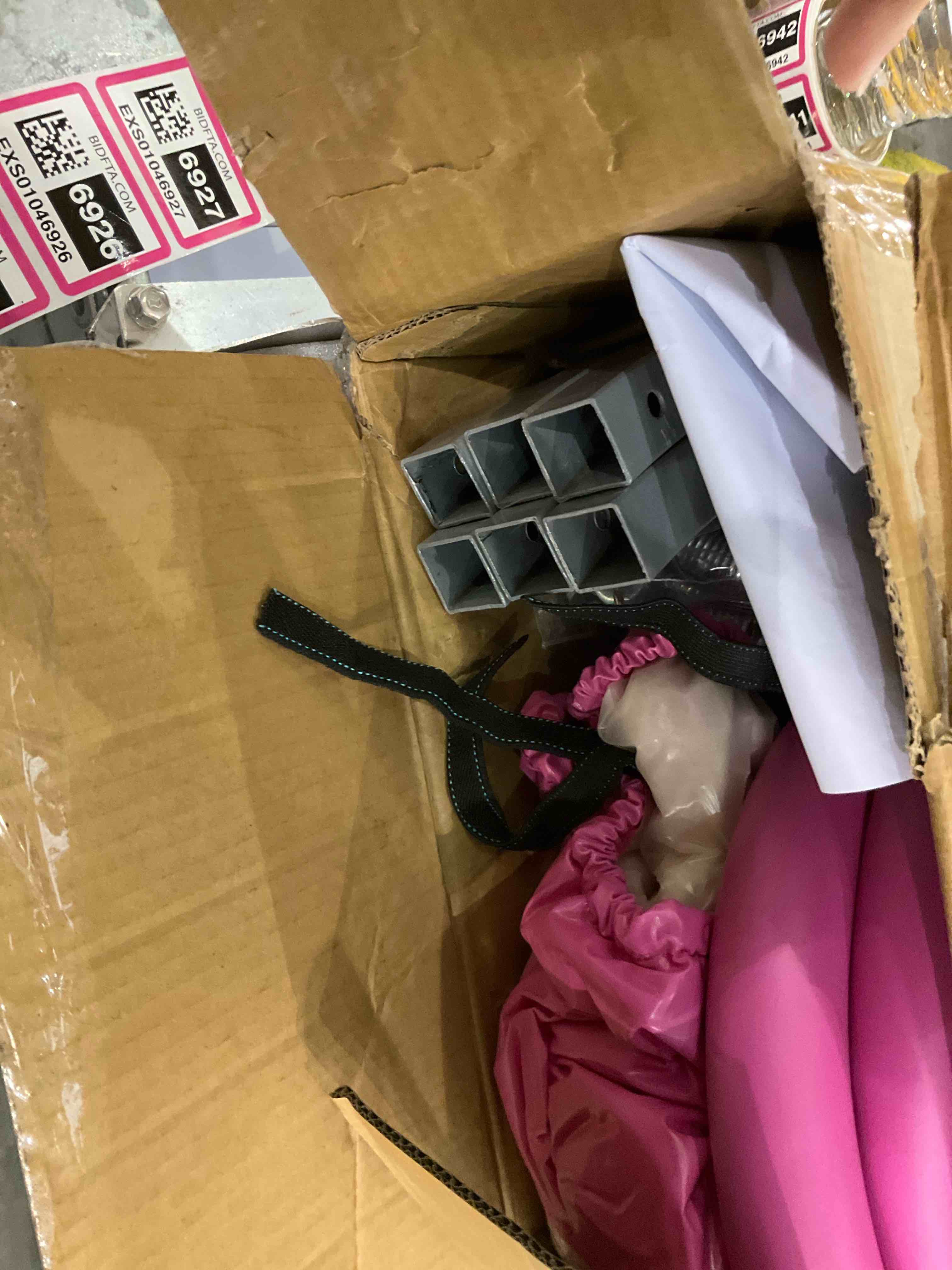 https://s3.amazonaws.com/lotting-images-prod/BargainHunt/EXS01046924_1708344971442.jpeg