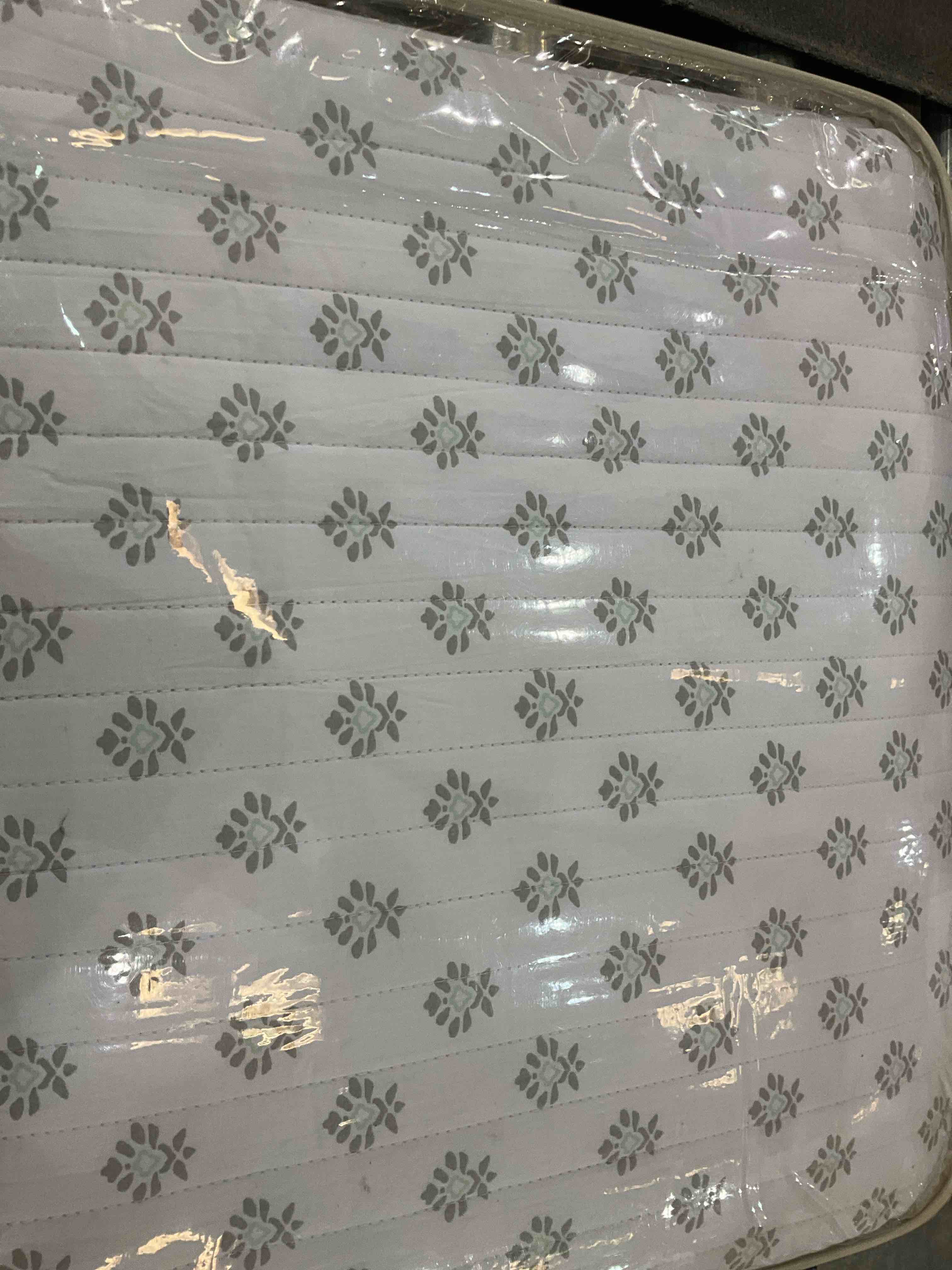 https://s3.amazonaws.com/lotting-images-prod/BargainHunt/EXS01046974_1708357653696.jpeg