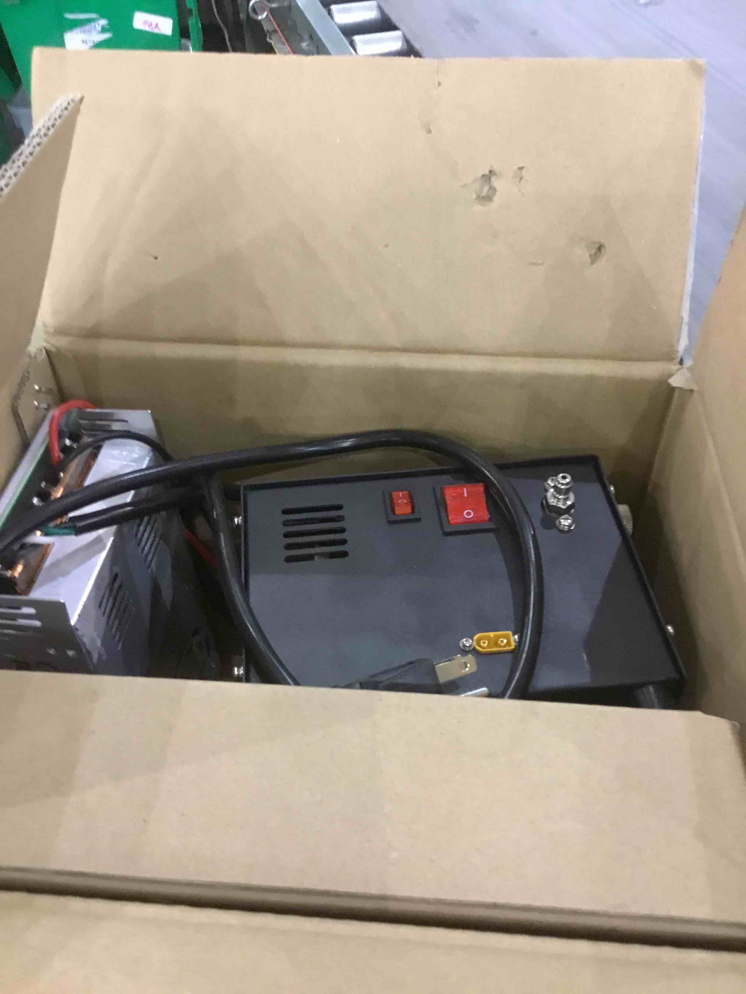 https://s3.amazonaws.com/lotting-images-prod/BargainHunt/EXS01047419_1707752423779.jpeg