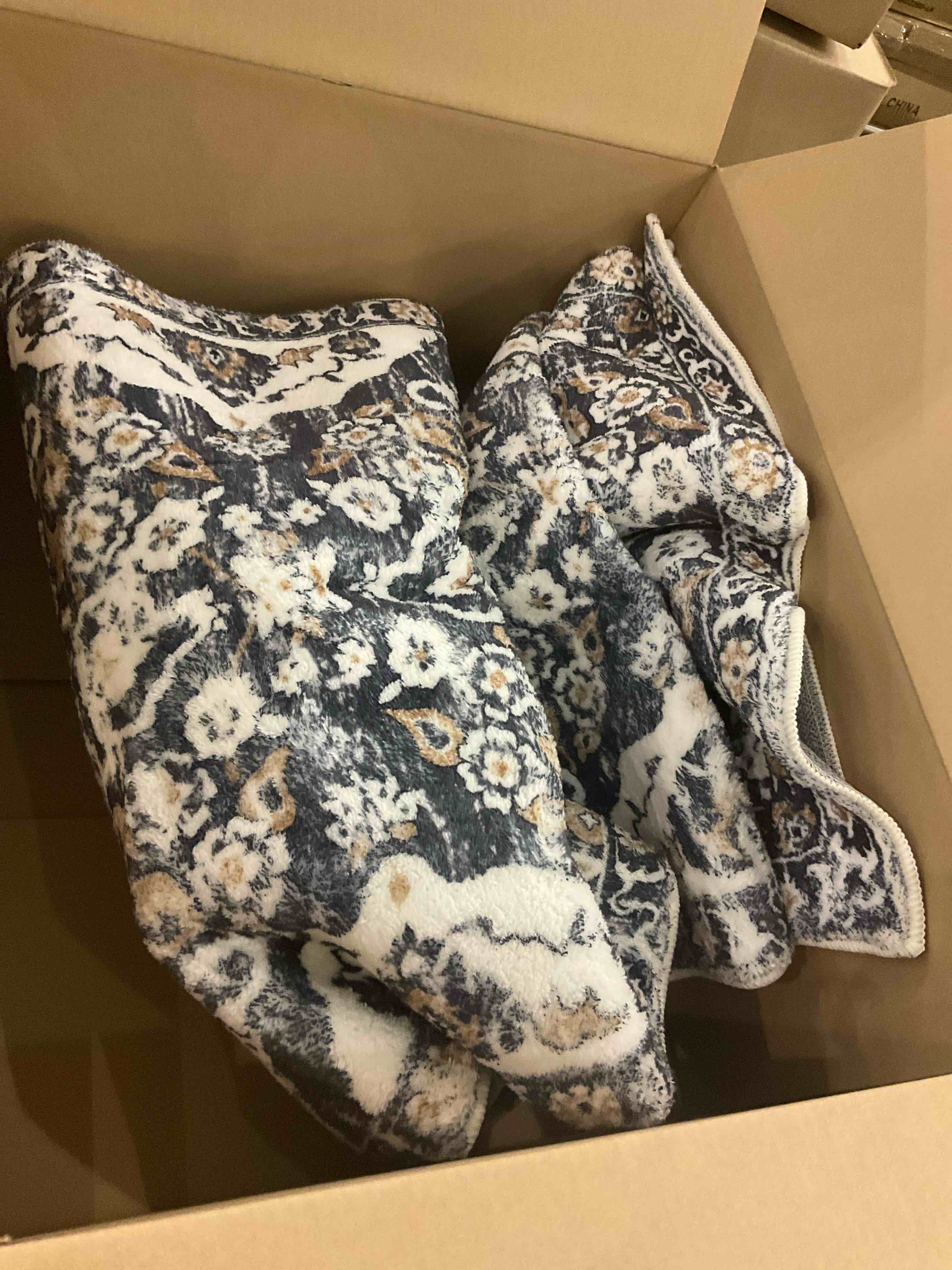 https://s3.amazonaws.com/lotting-images-prod/BargainHunt/EXS01047503_1707827112252.jpeg