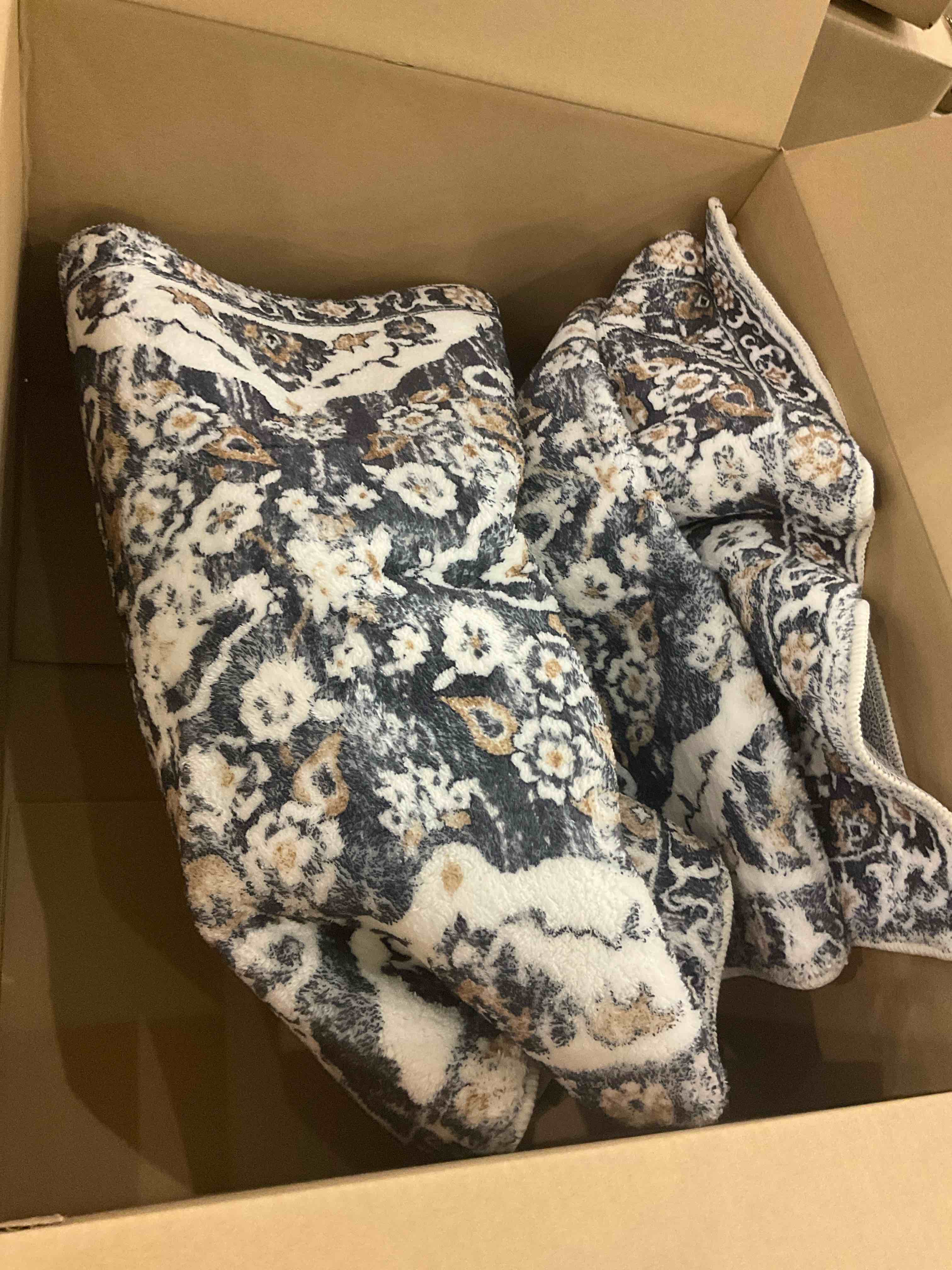 https://s3.amazonaws.com/lotting-images-prod/BargainHunt/EXS01047503_1707827113161.jpeg