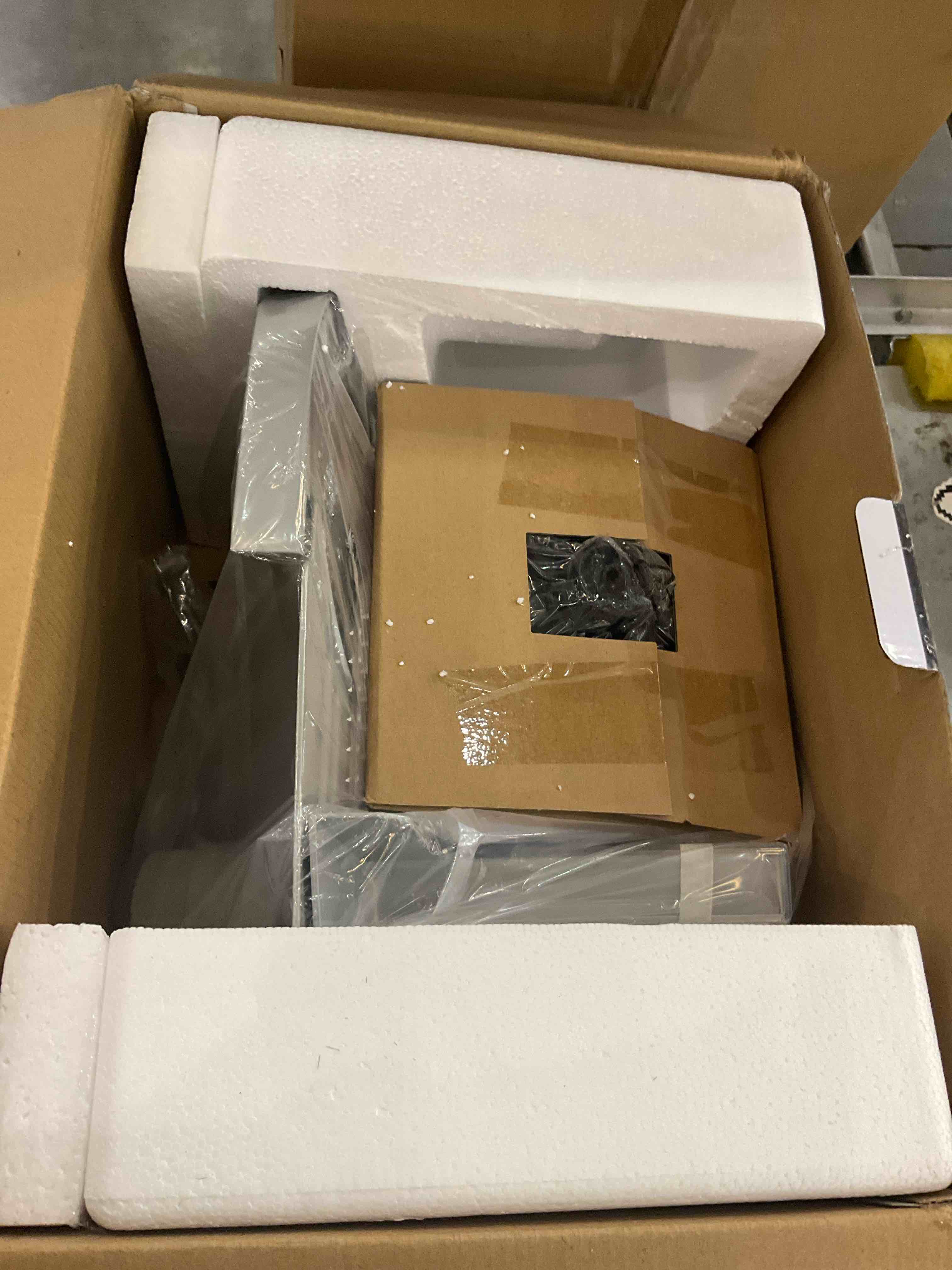 https://s3.amazonaws.com/lotting-images-prod/BargainHunt/EXS01047566_1707841946446.jpeg