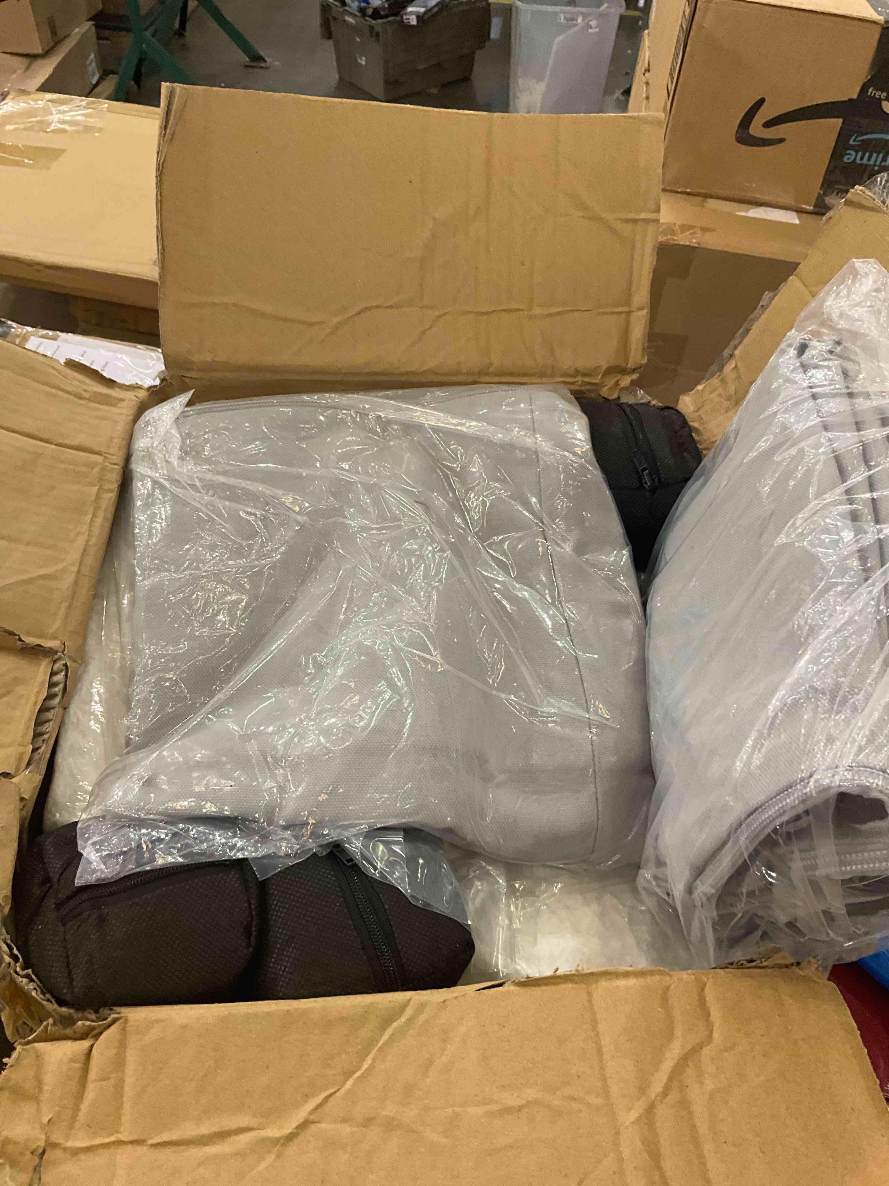 https://s3.amazonaws.com/lotting-images-prod/BargainHunt/EXS01047575_1707843114341.jpeg