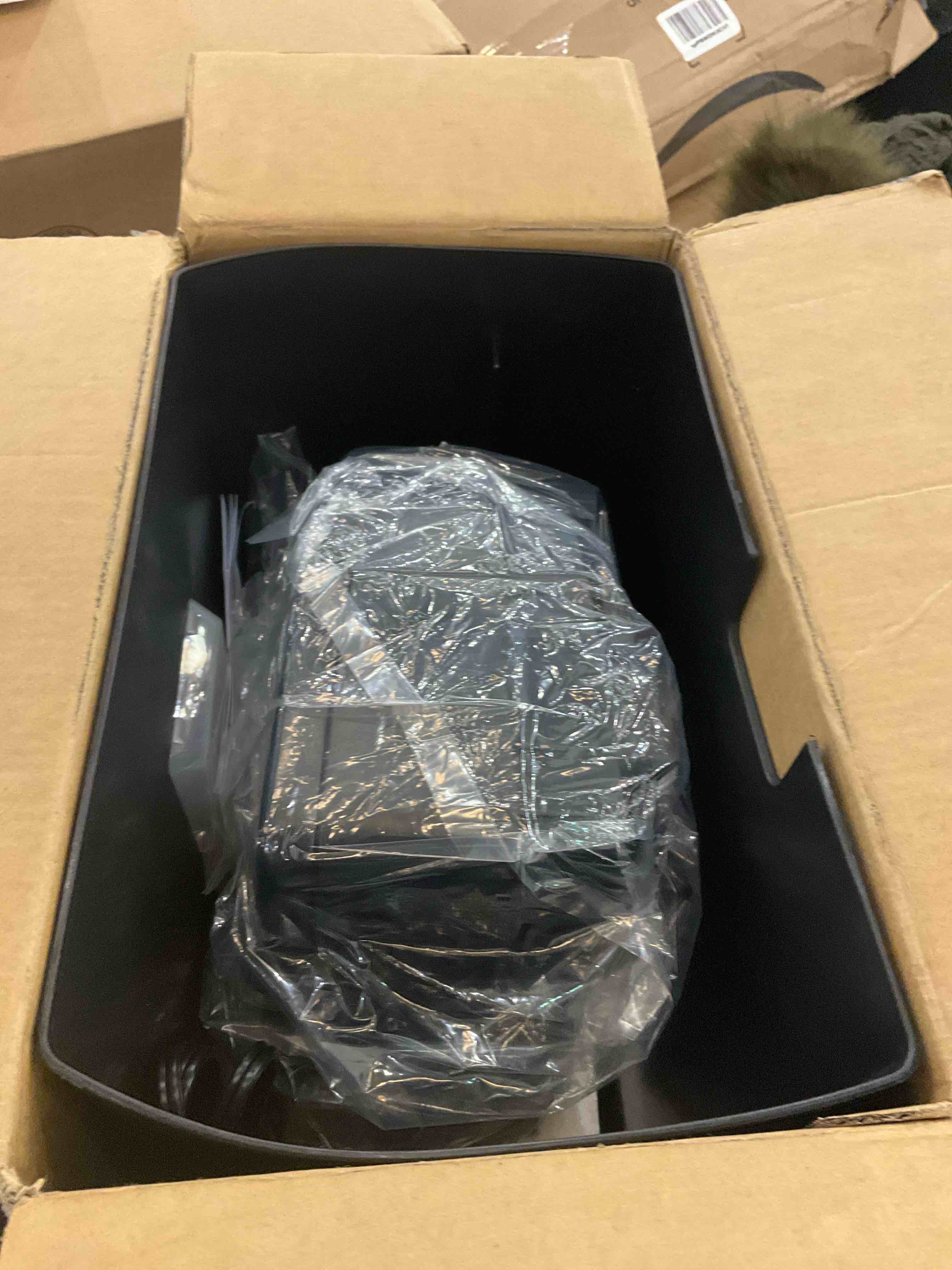 https://s3.amazonaws.com/lotting-images-prod/BargainHunt/EXS01047578_1707846823262.jpeg